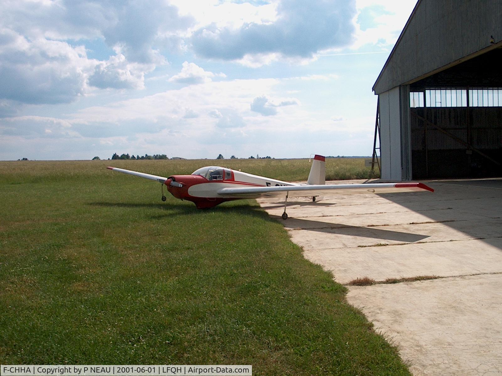 F-CHHA, Scheibe SF-25B Falke C/N 46144, DEVANT LE HANGAR DU TERRAIN