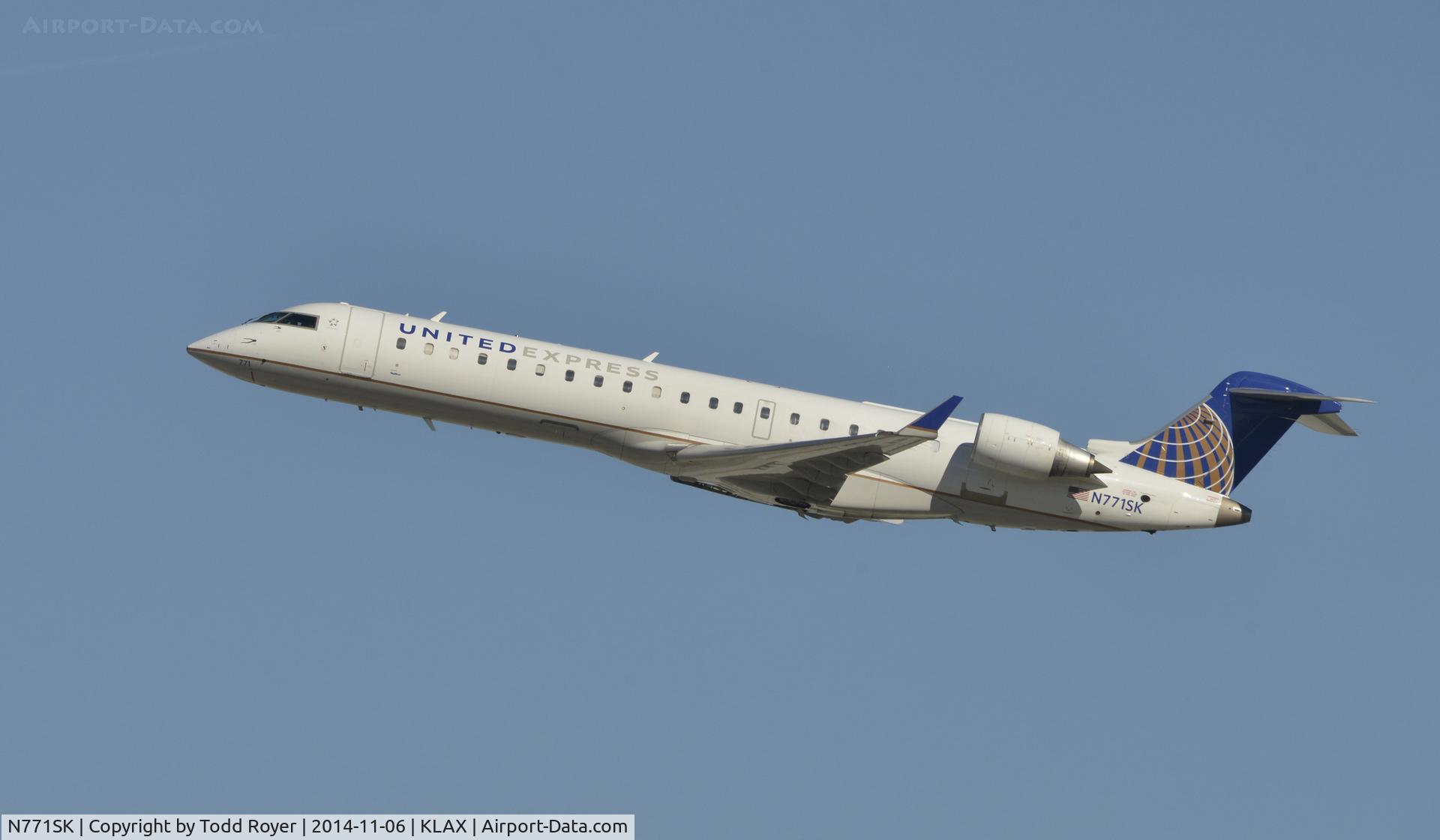 N771SK, 2006 Bombardier CRJ-700 (CL-600-2C10) Regional Jet C/N 10244, Departing LAX on 25R