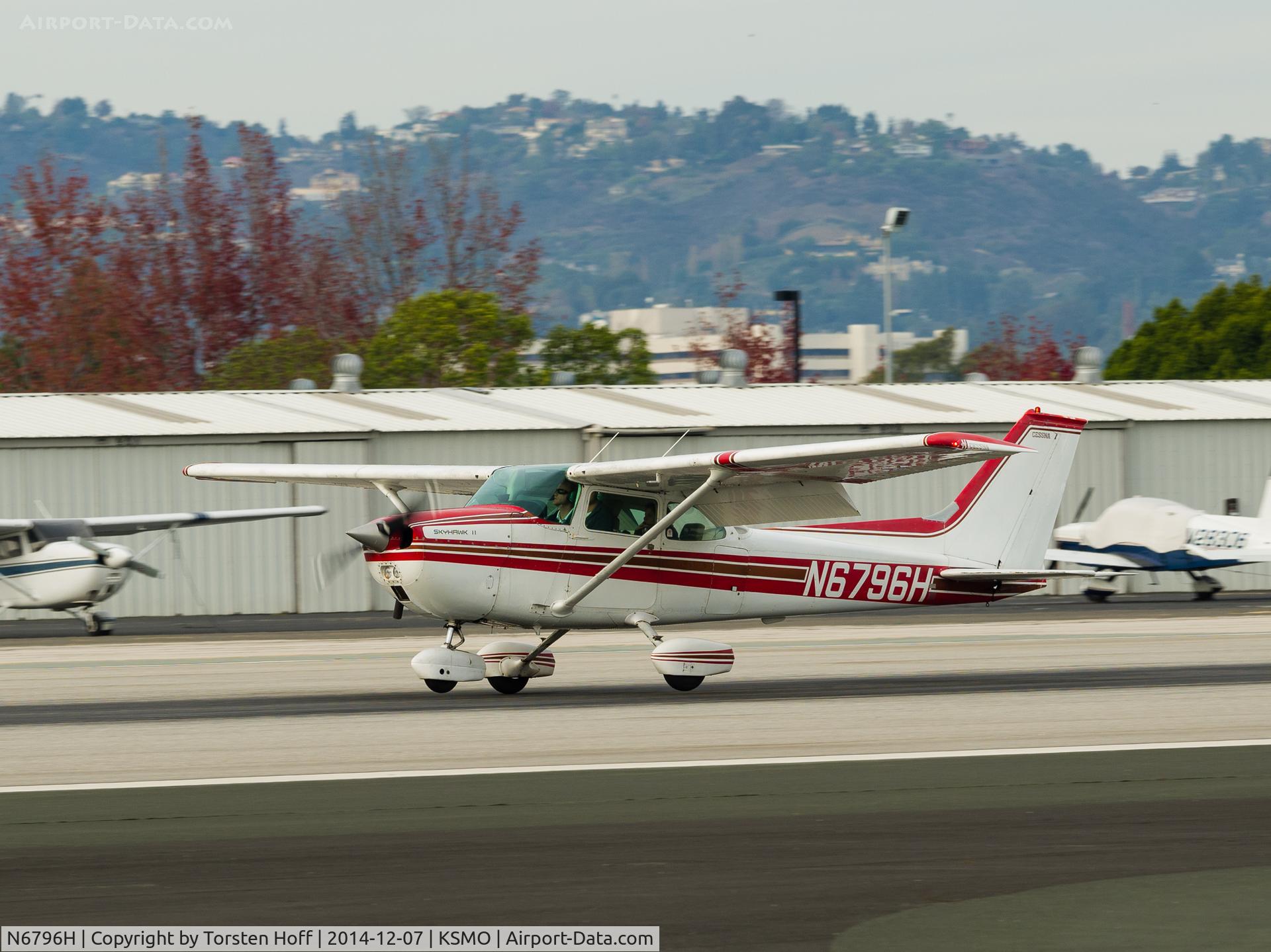 N6796H, 1975 Cessna 172M C/N 17265584, N6796H arriving on RWY 21