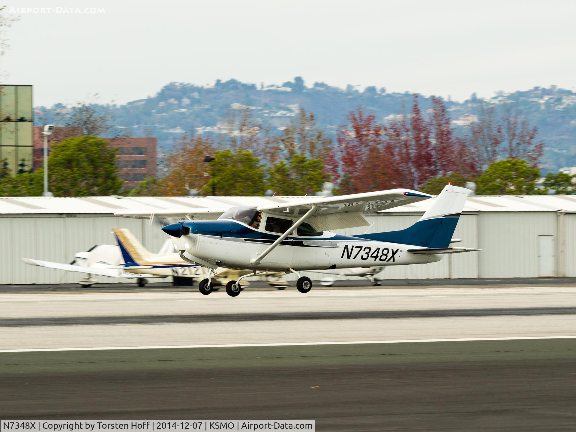 N7348X, 1977 Cessna R182 Skylane RG C/N R18200083, N7348X arriving on RWY 21