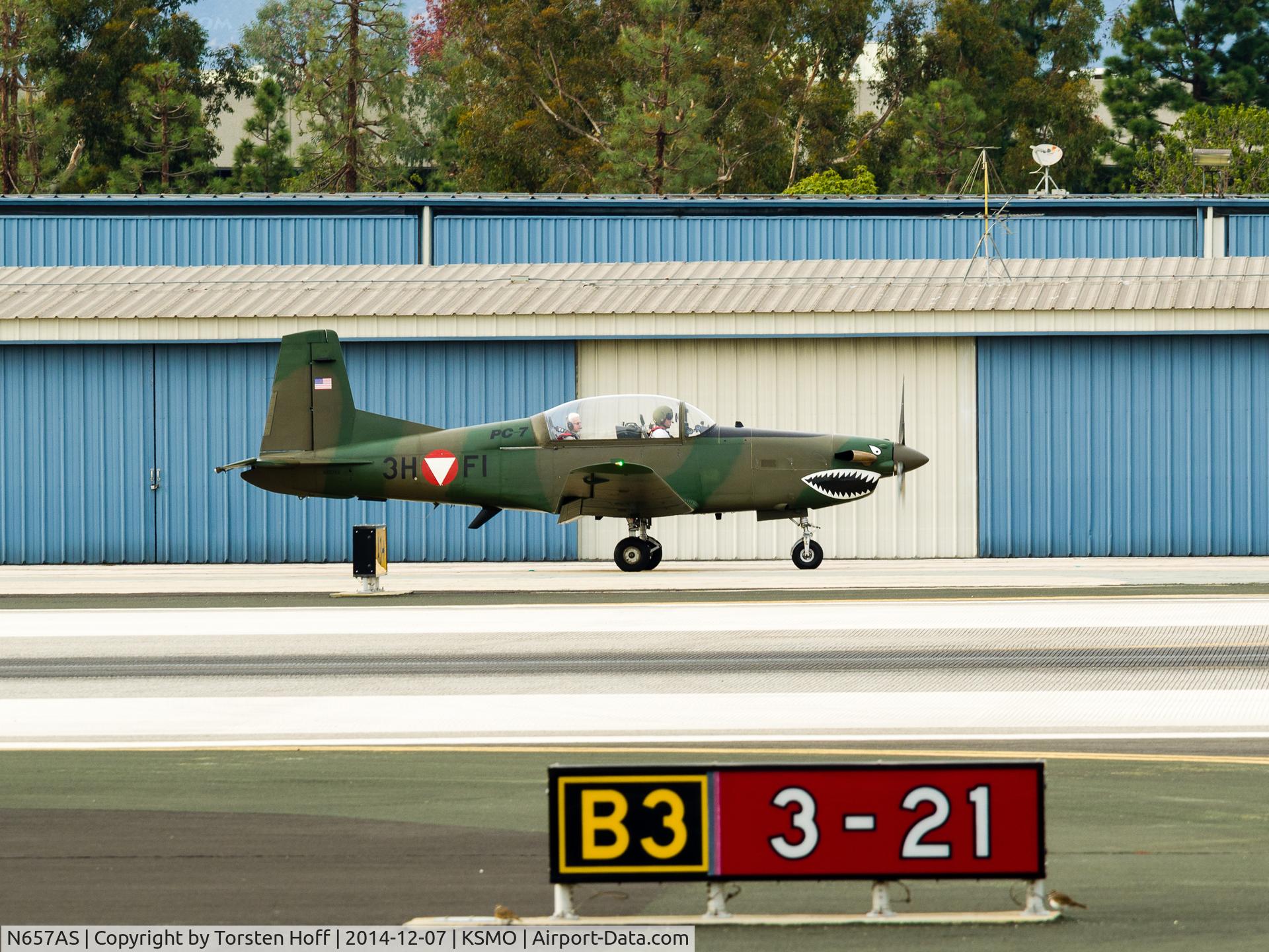 N657AS, Pilatus PC-7 C/N 447, N657AS taxiing