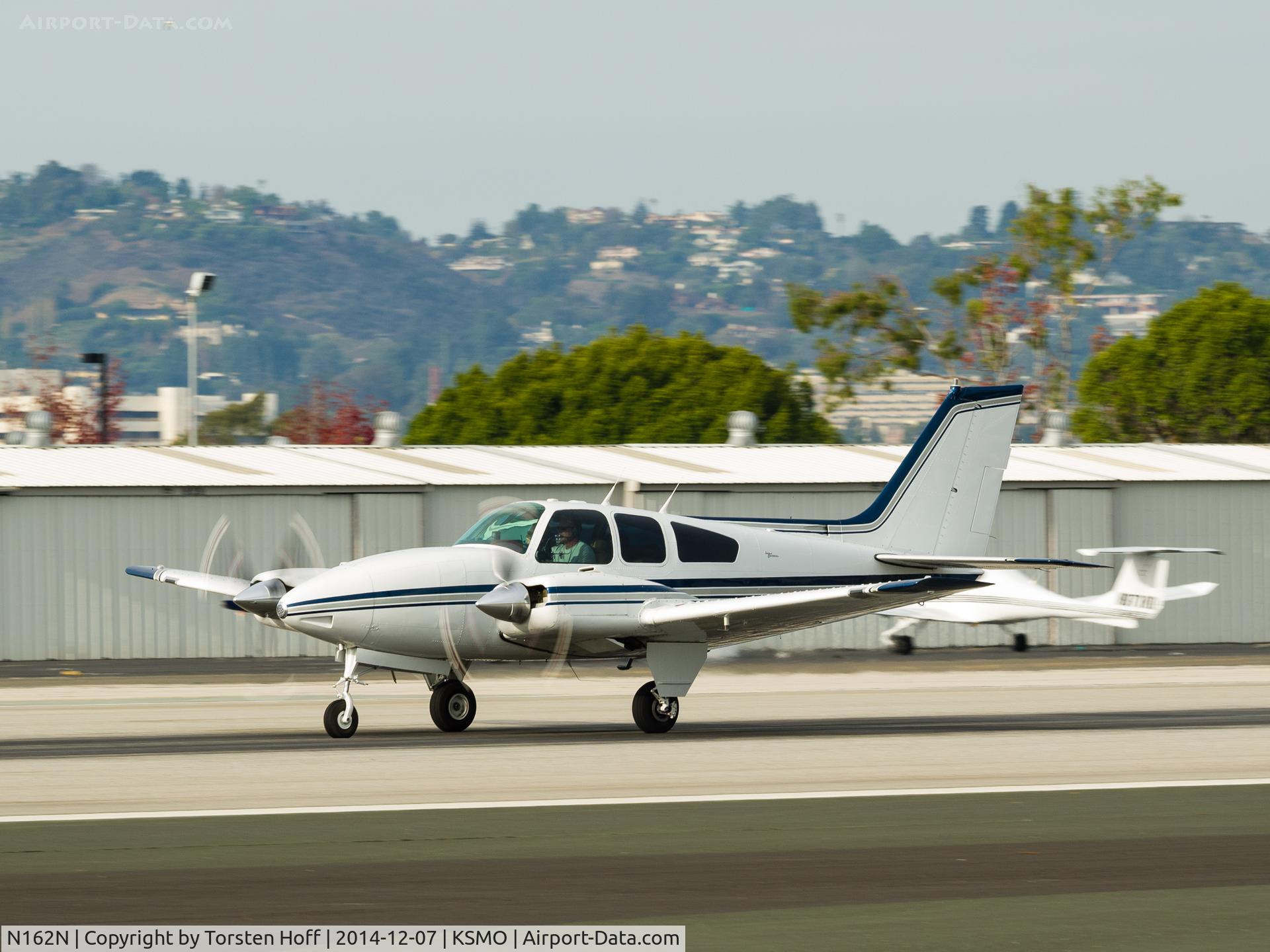 N162N, 1966 Beech C55 Baron (95-C55) C/N TE-154, N162N departing from RWY 21
