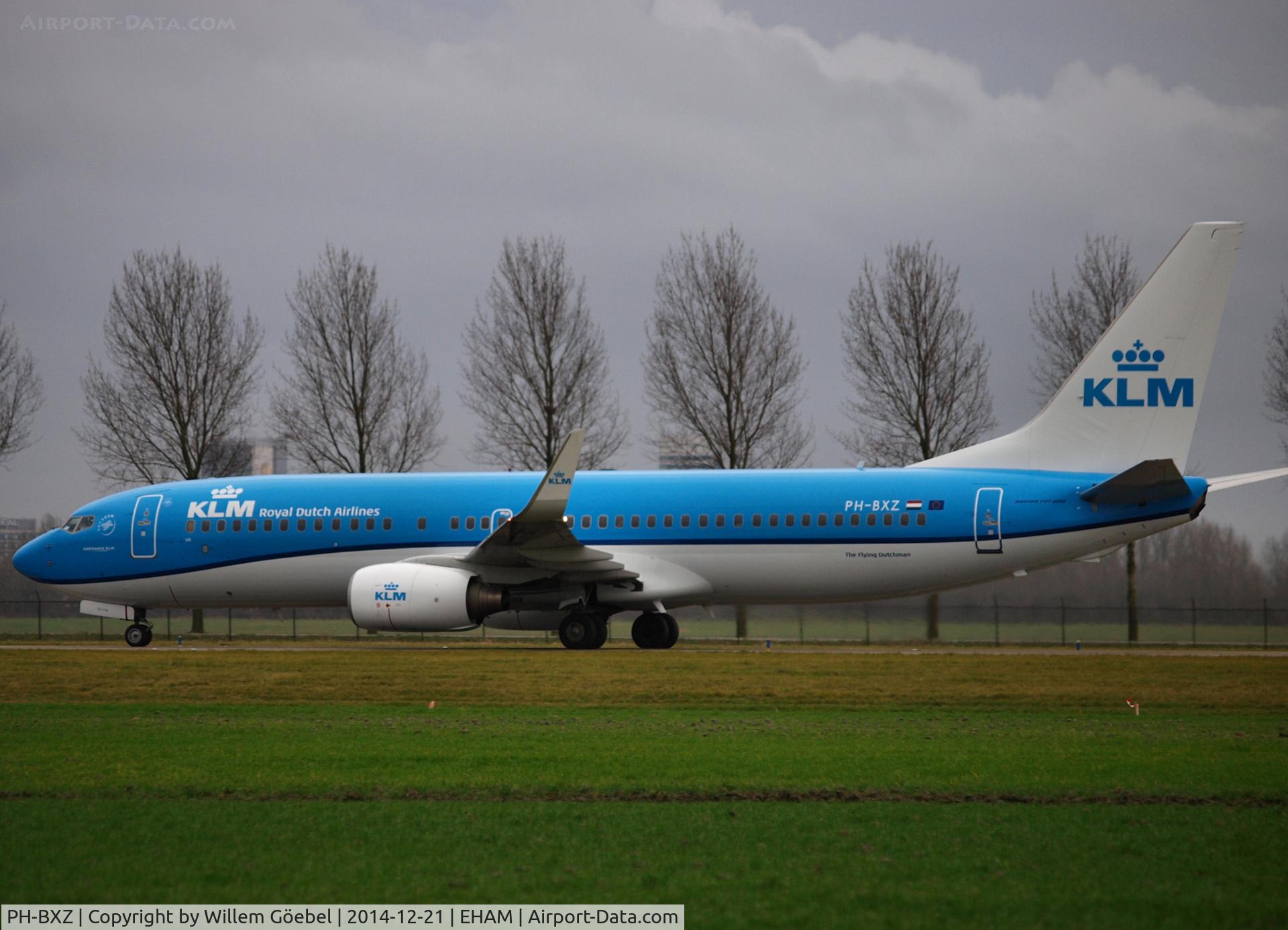 PH-BXZ, 2008 Boeing 737-8K2 C/N 30368, Taxi from runway 18R to the gate of Schiphol Airport (IN NEW OUTFIT)