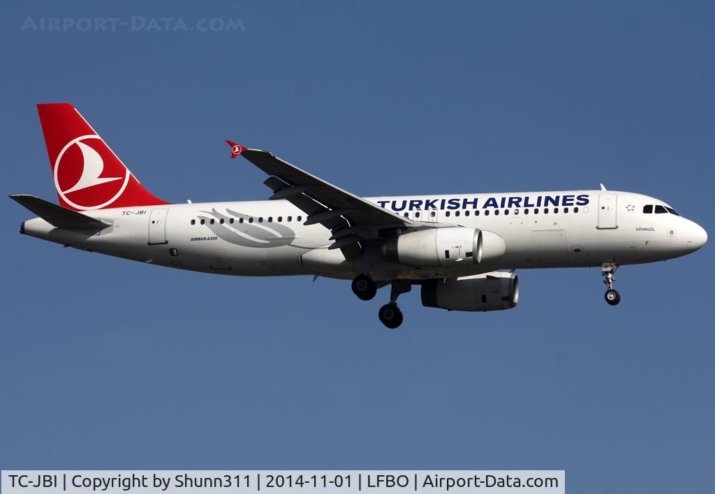 TC-JBI, 2007 Airbus A320-232 C/N 3308, Landing rwy 14R