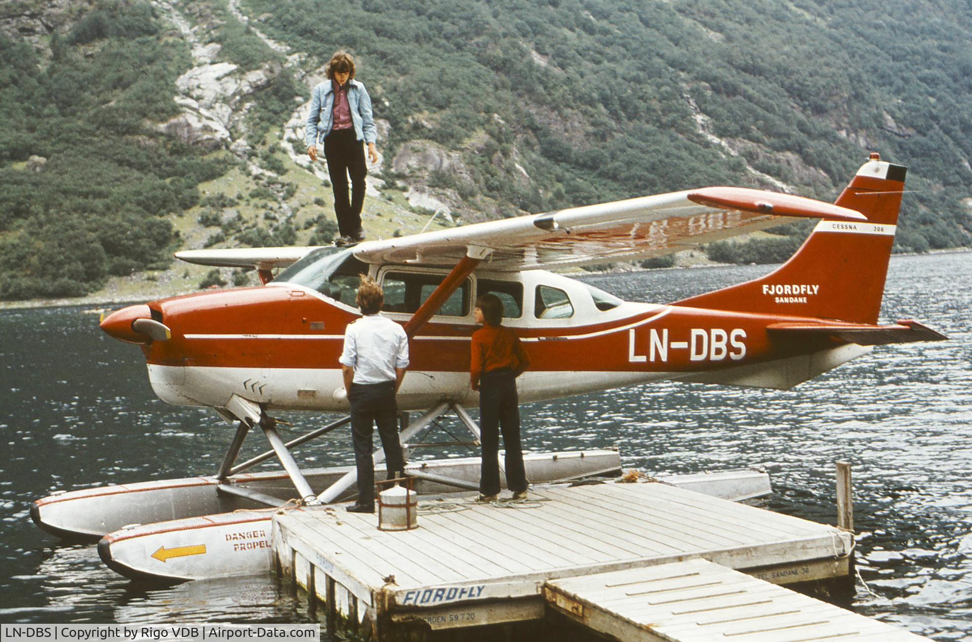 LN-DBS, Cessna 206 Super Skywagon C/N Not found LN-DBS, In early 70's.