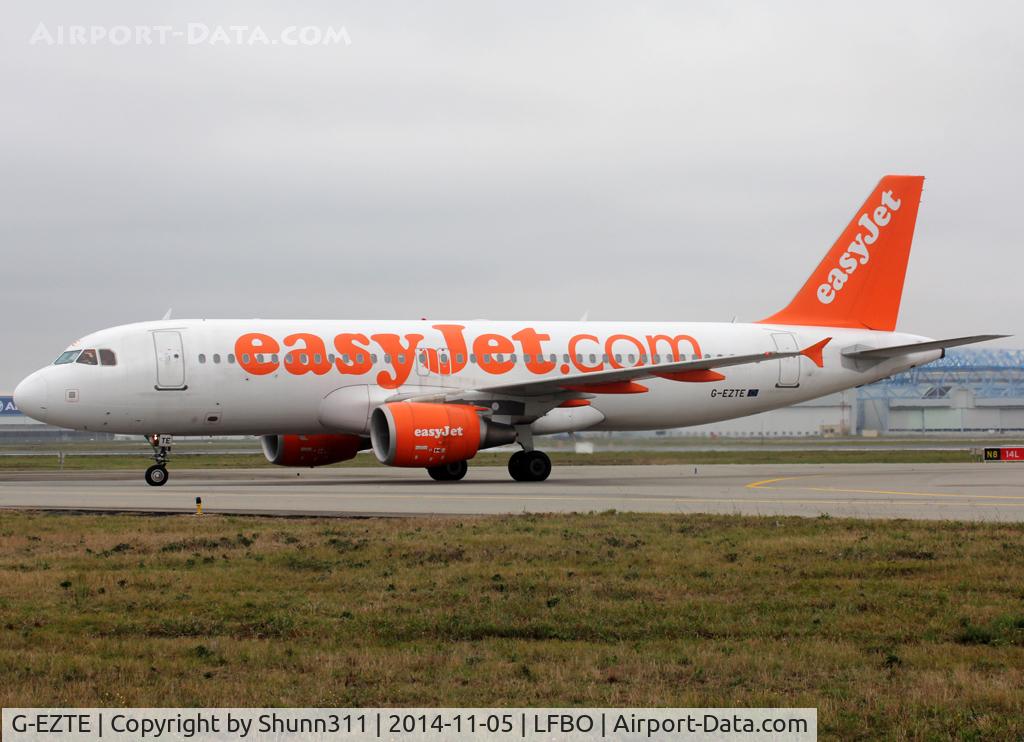 G-EZTE, 2009 Airbus A320-214 C/N 3913, Taxiing to the Terminal