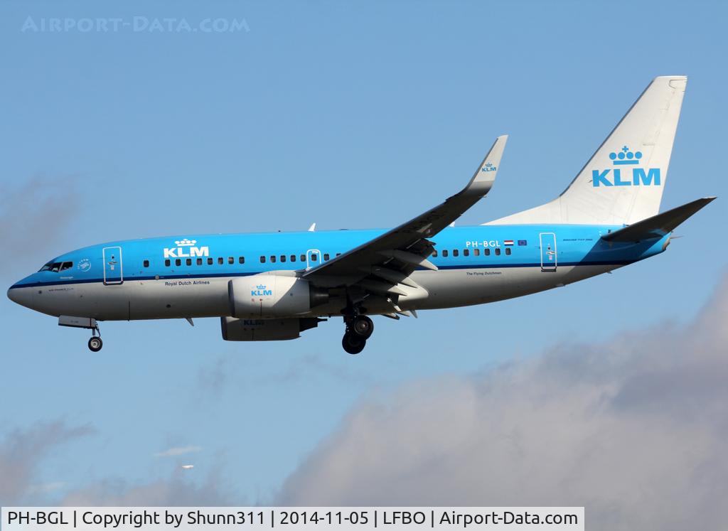 PH-BGL, 2010 Boeing 737-7K2 C/N 30369, Landing rwy 32L