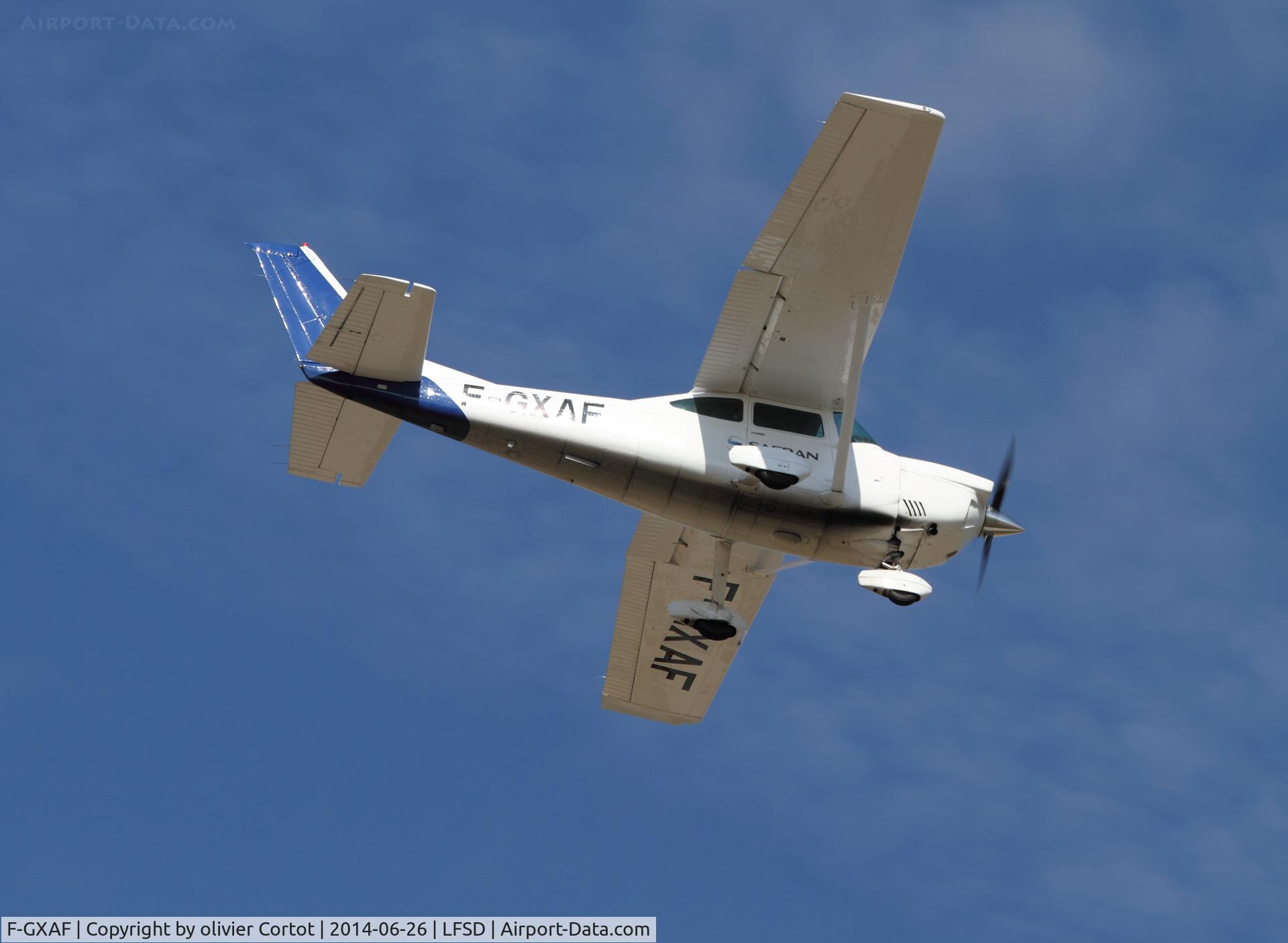 F-GXAF, Reims 182Q C/N 0167, about to land at Dijon airport