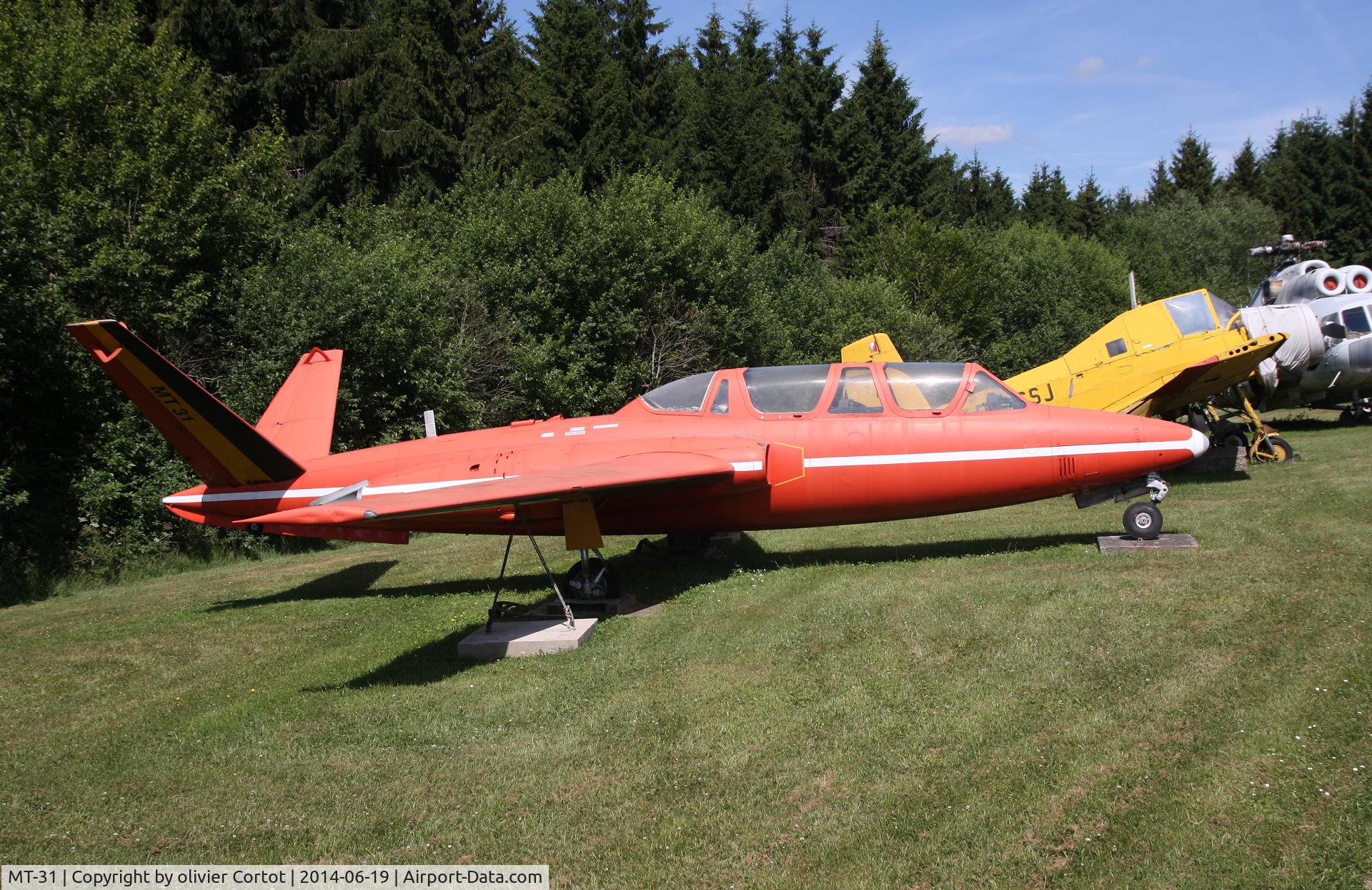 MT-31, Fouga CM-170R Magister C/N 288, paint suffering from the sun, Hemerskeil museum