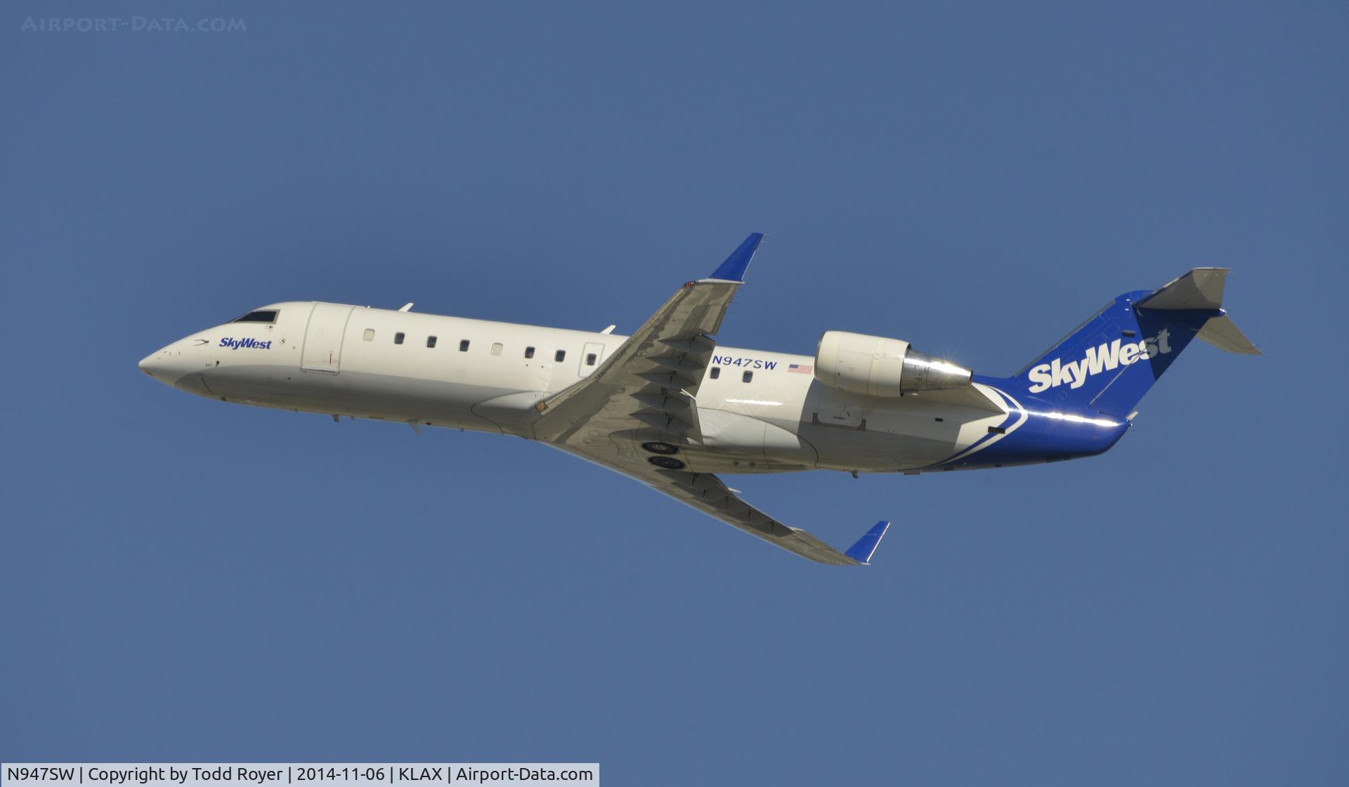 N947SW, 2003 Bombardier CRJ-200LR (CL-600-2B19) C/N 7786, Departing LAX on 25R