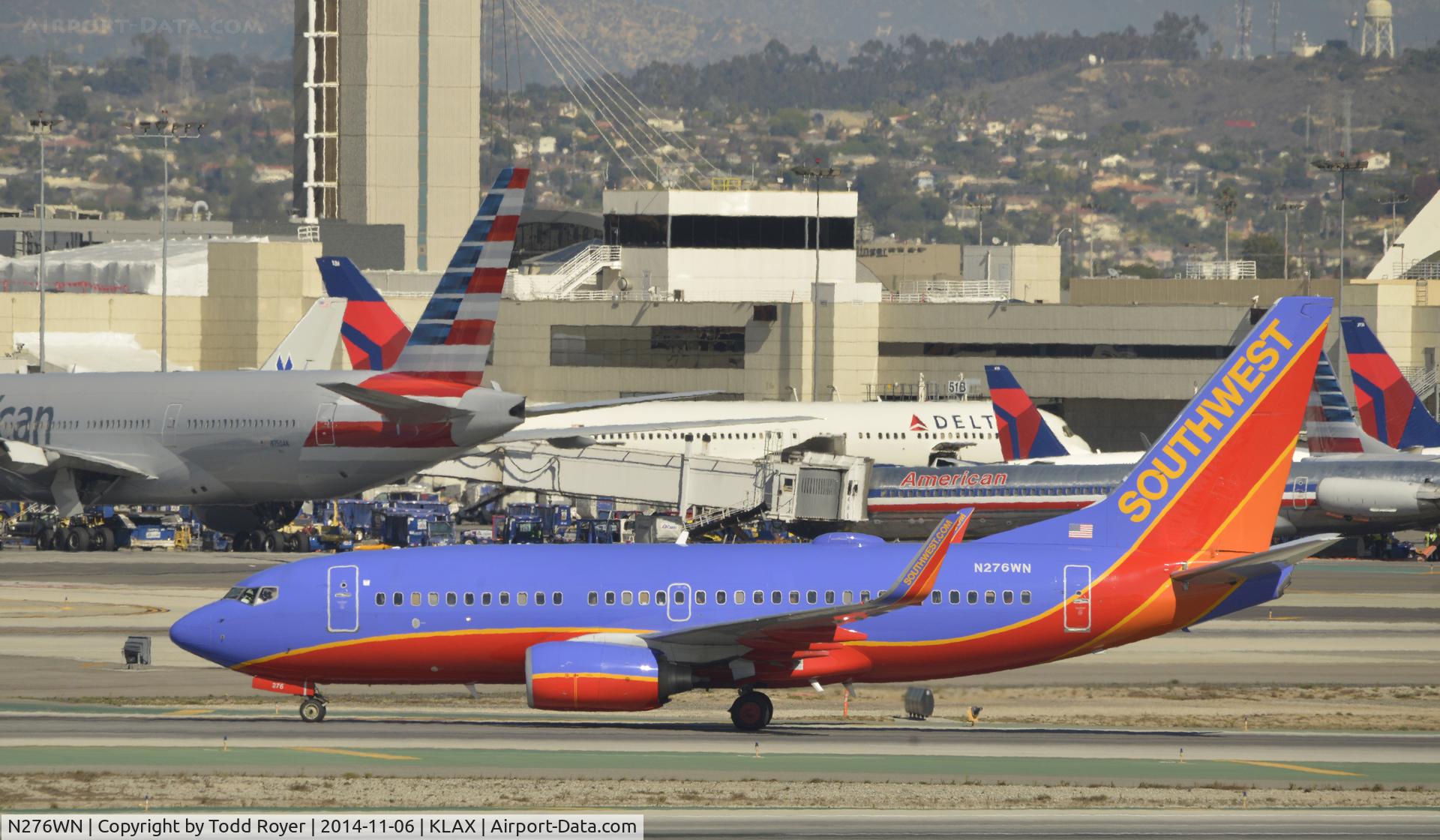 N276WN, 2007 Boeing 737-7H4 C/N 32530, Taxiing to gate at LAX