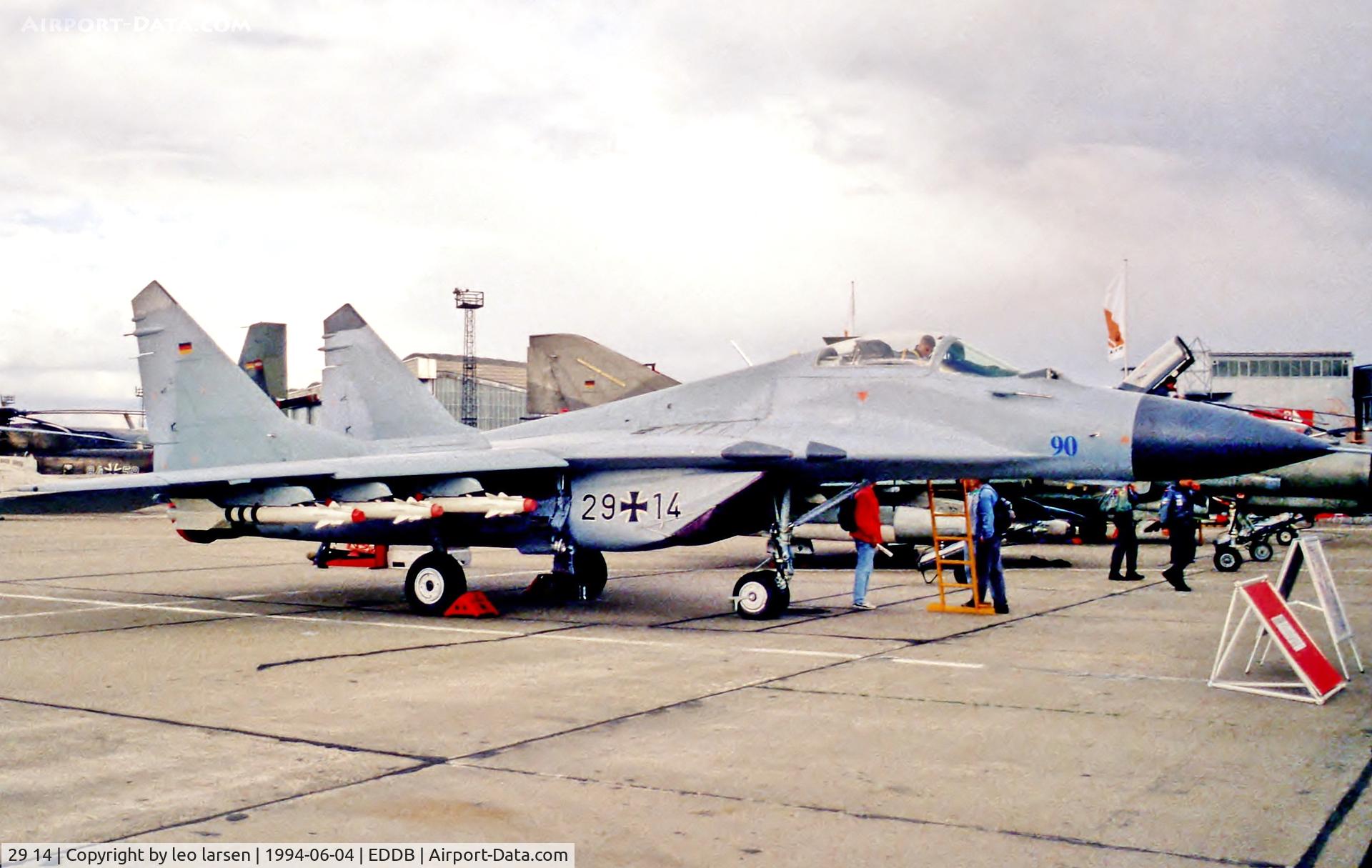 29 14, Mikoyan-Gurevich MiG-29A C/N 2960525800, Berlin Air Show SXF 4.6.94