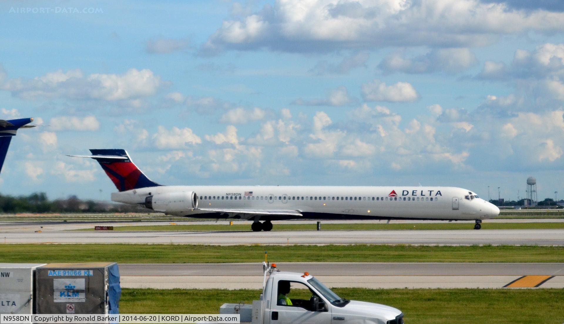 N958DN, McDonnell Douglas MD-90-30 C/N 53528, Taxi for takeoff O'Hare