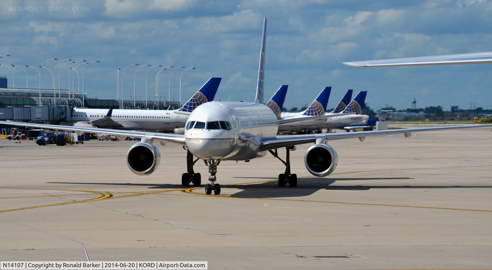 N14107, 1994 Boeing 757-224 C/N 27297, Taxi O'Hare