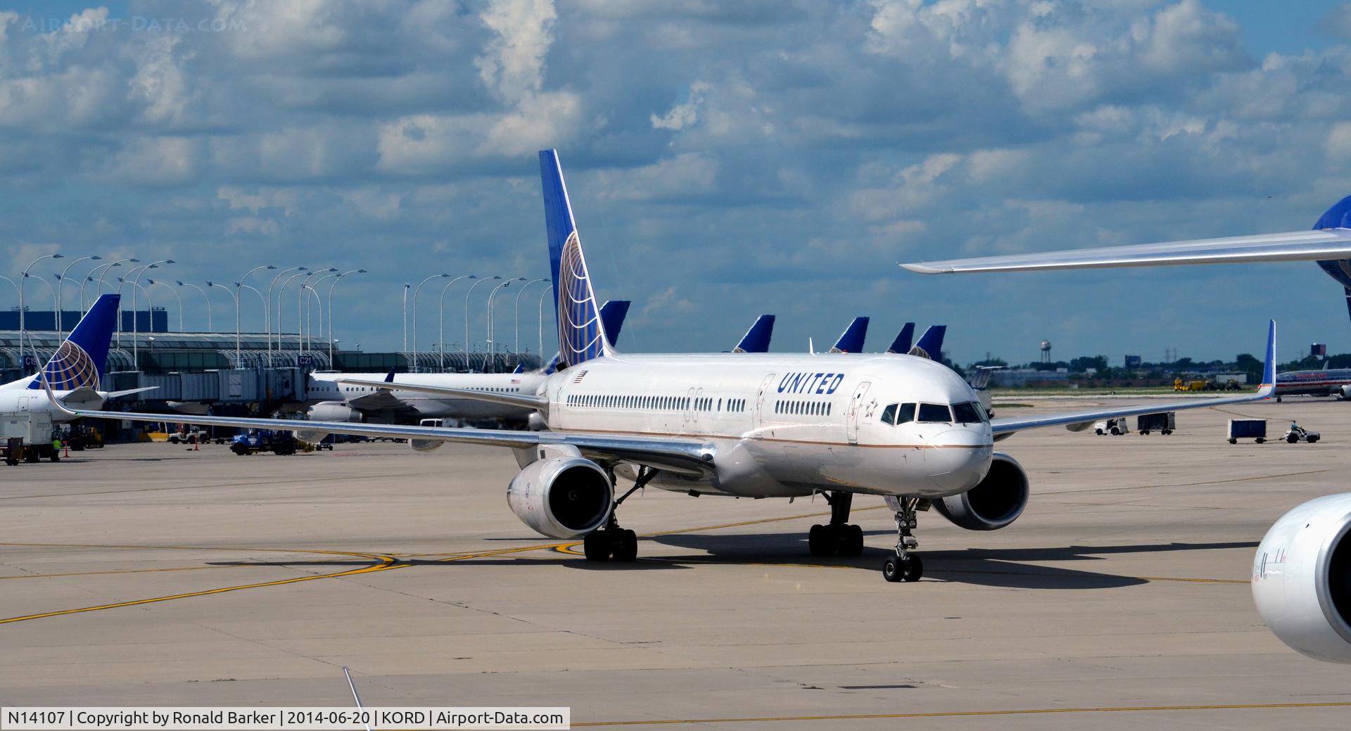 N14107, 1994 Boeing 757-224 C/N 27297, Taxi O'Hare