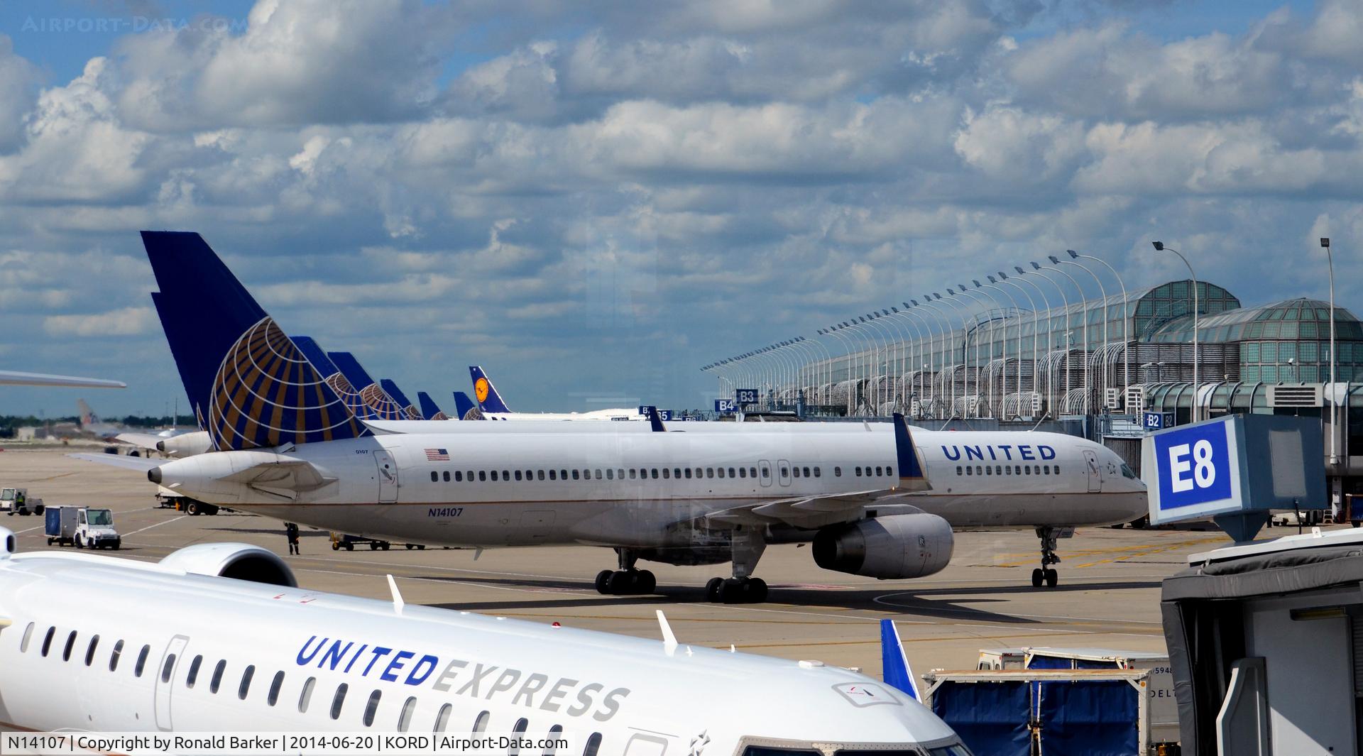 N14107, 1994 Boeing 757-224 C/N 27297, Taxi O'Hare