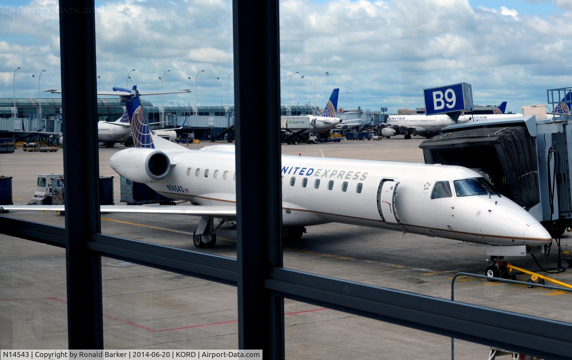 N14543, 2002 Embraer ERJ-145LR (EMB-145LR) C/N 145553, Gate B9 O'Hare