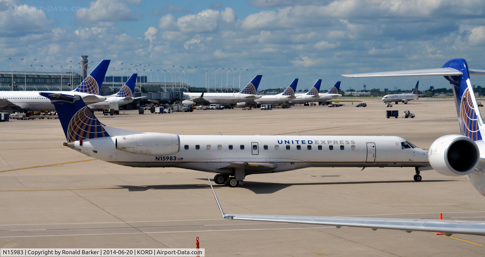 N15983, 2000 Embraer ERJ-145LR (EMB-145LR) C/N 145239, Taxi O'Hare