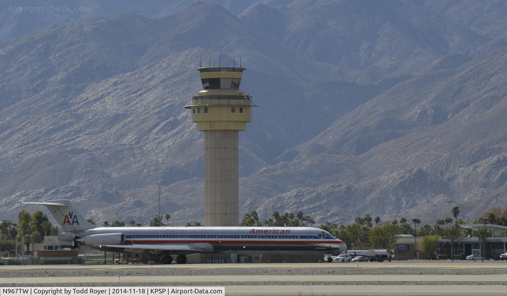 N967TW, 1999 McDonnell Douglas MD-83 (DC-9-83) C/N 53617, Arriving at Palm Springs
