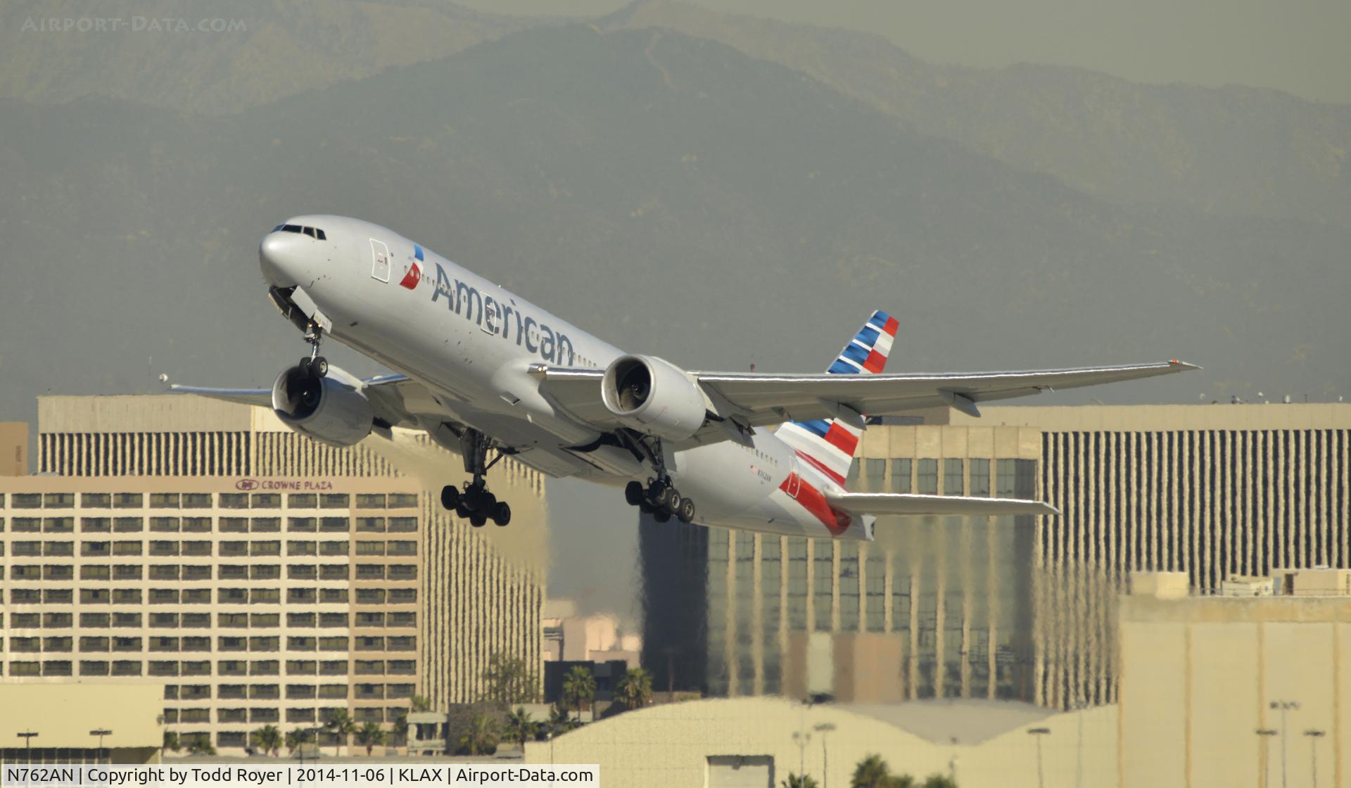 N762AN, 2002 Boeing 777-223 C/N 31479, Departing LAX on 25R