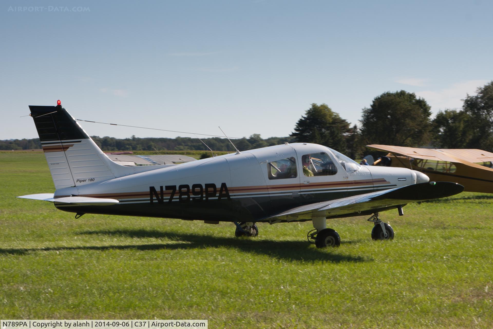 N789PA, 1975 Piper PA-28-140 C/N 28-7525240, taxying in at Brodhead