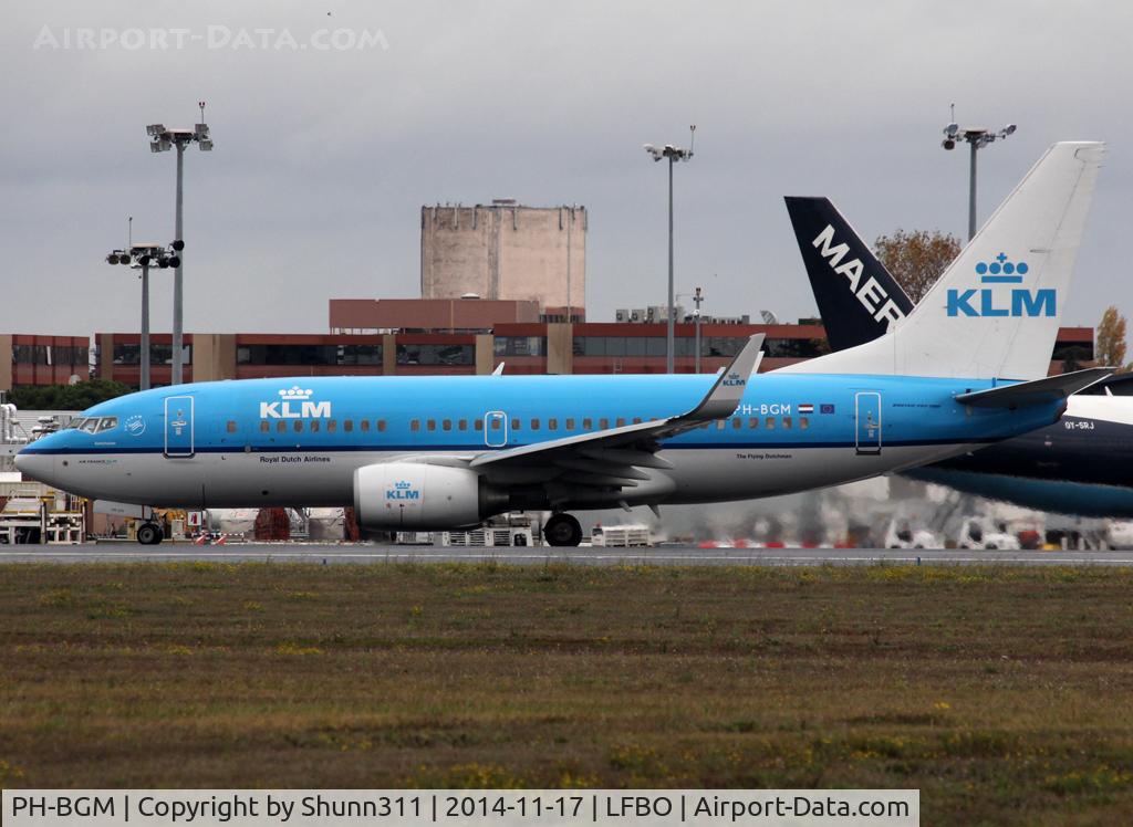 PH-BGM, 2011 Boeing 737-7K2 C/N 39255, Lining up rwy 32R from November 2