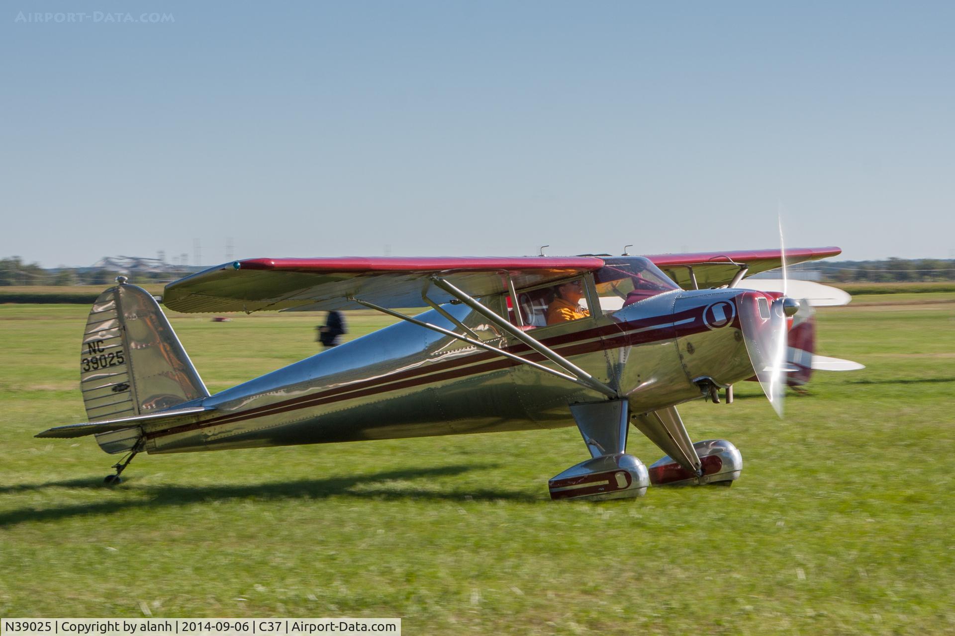 N39025, 1941 Luscombe 8C Silvaire C/N 1782, Taxying in at Brodhead