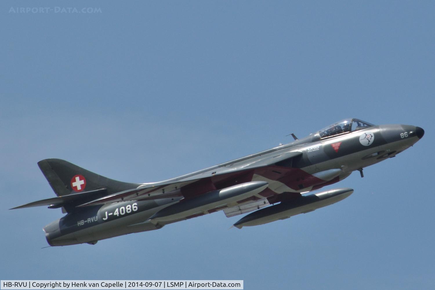 HB-RVU, 1960 Hawker Hunter F.58 C/N 41H-697453, Hunter F58 display at Payerne Air Base, Switserland, for AIR14. It is in Patrouille Suisse colours