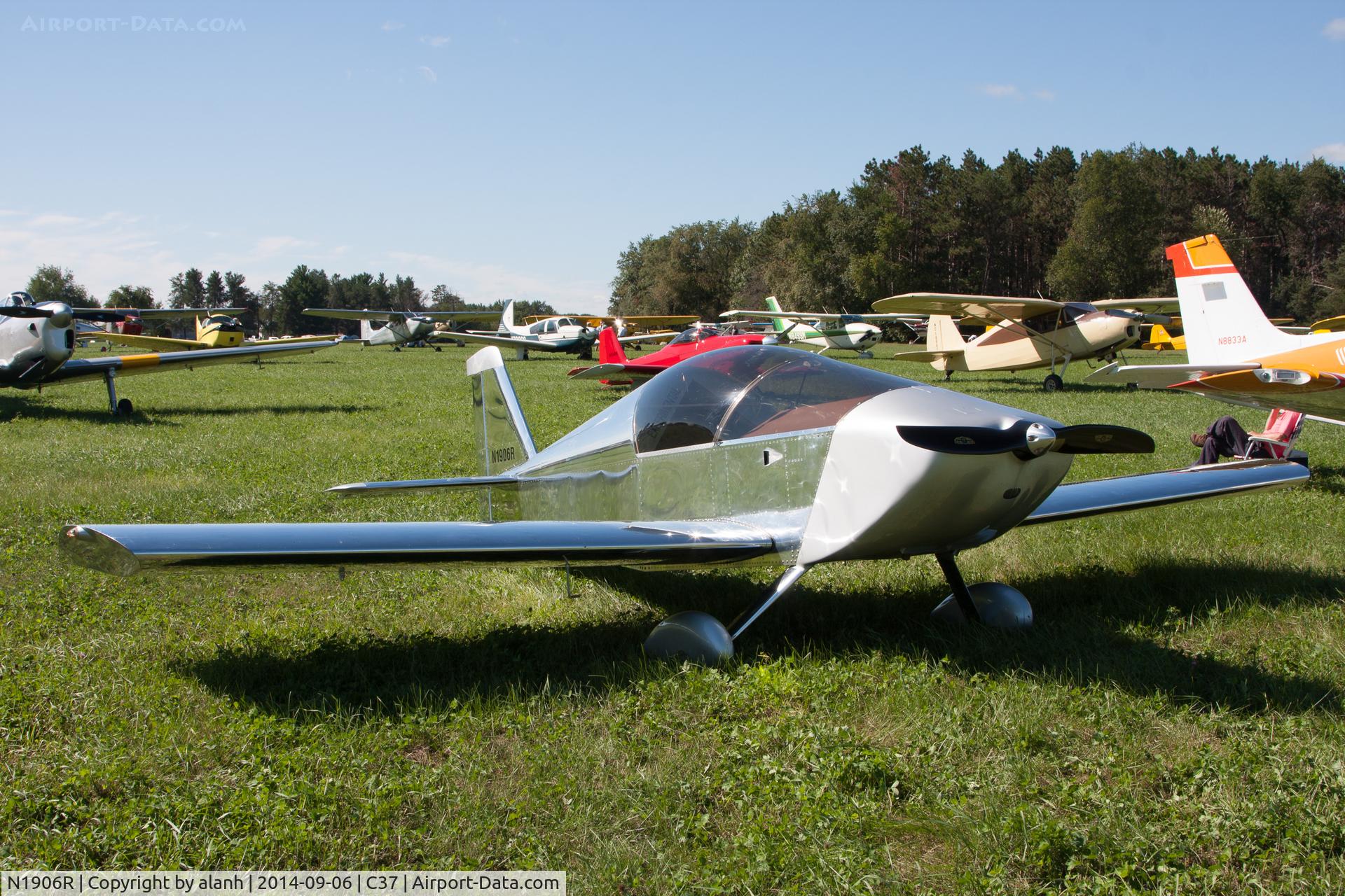 N1906R, 1978 Raven Industries Inc. RX6 C/N RX6-286, Parked up at Brodhead