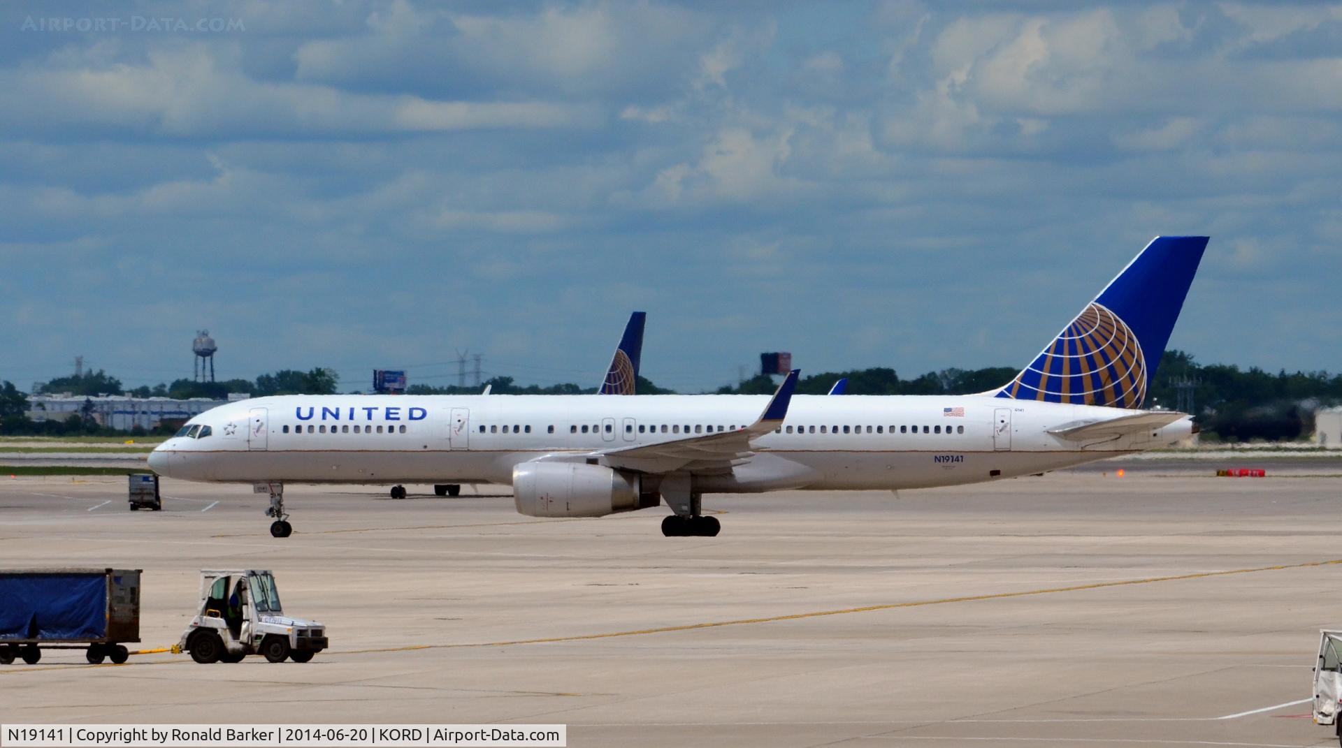 N19141, 2000 Boeing 757-224 C/N 30354, Taxi O'Hare