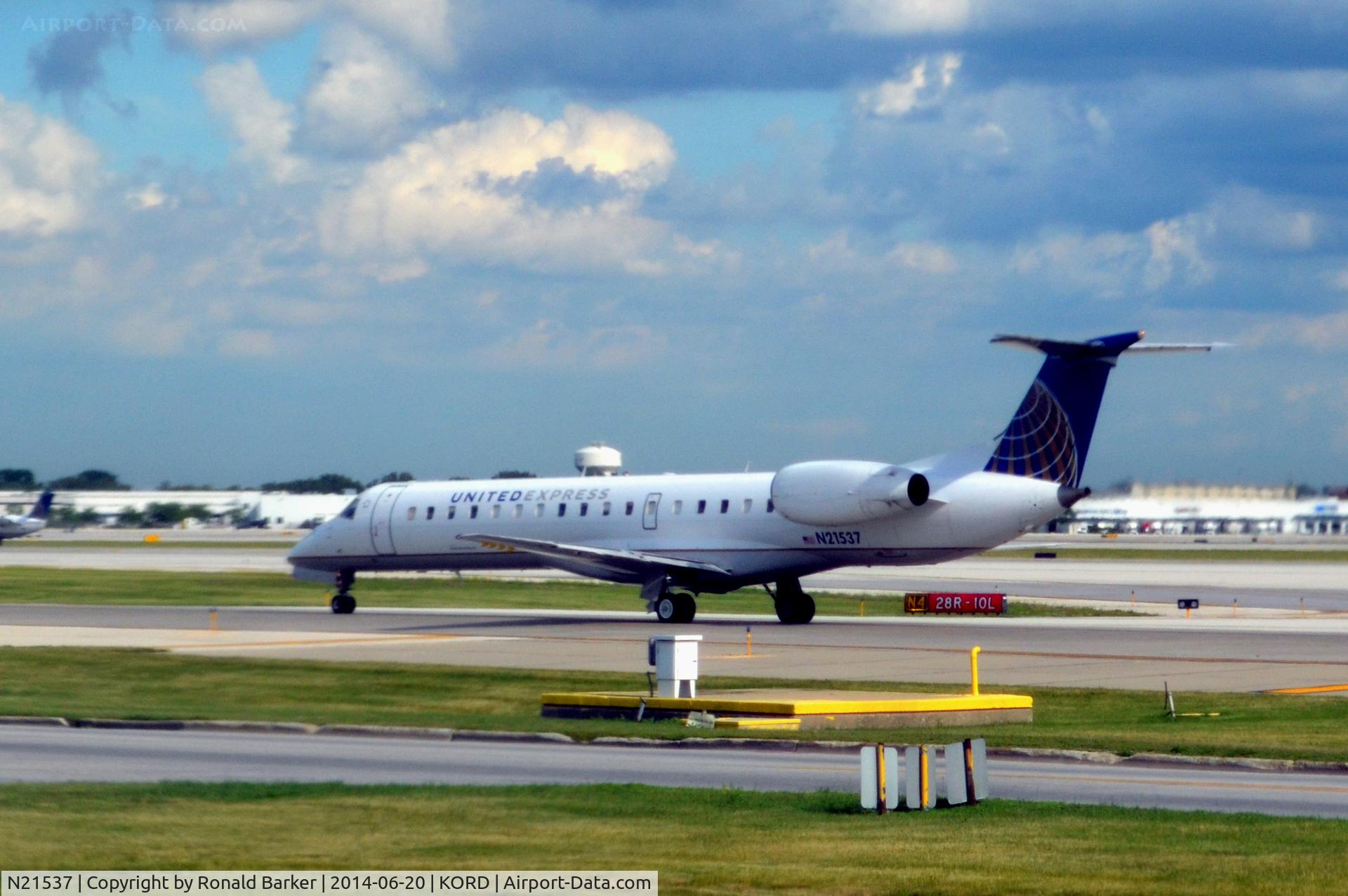N21537, 2001 Embraer EMB-145LR C/N 145523, Taxi O'Hare