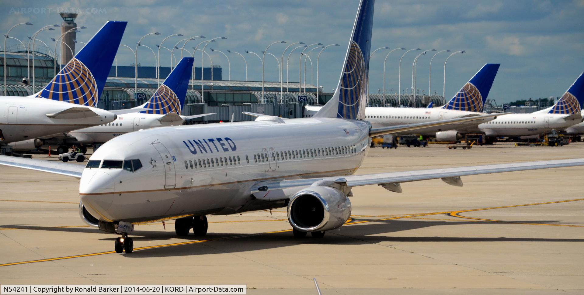 N54241, 1999 Boeing 737-824 C/N 28953, Taxi O'Hare