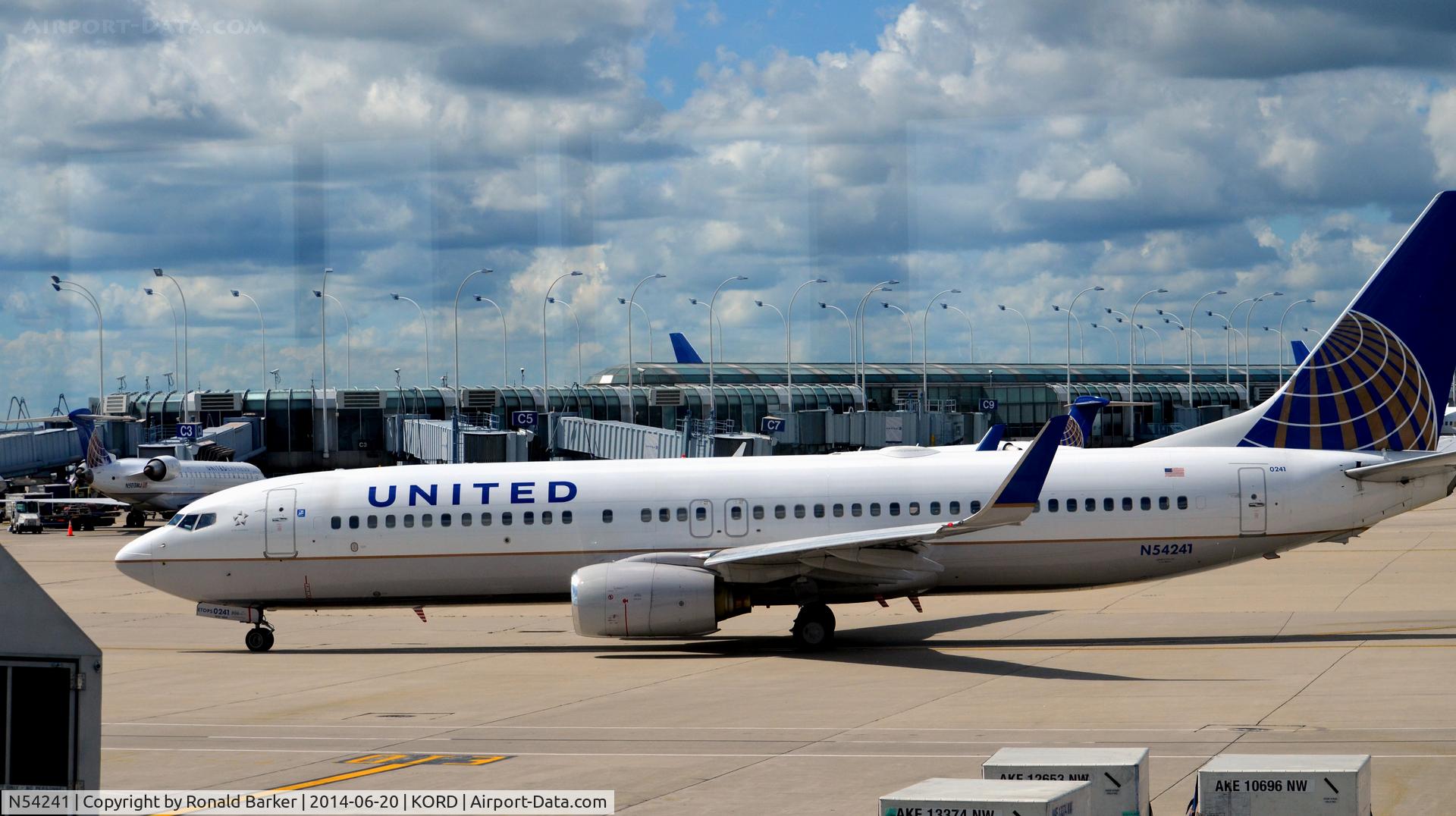 N54241, 1999 Boeing 737-824 C/N 28953, Taxi O'Hare