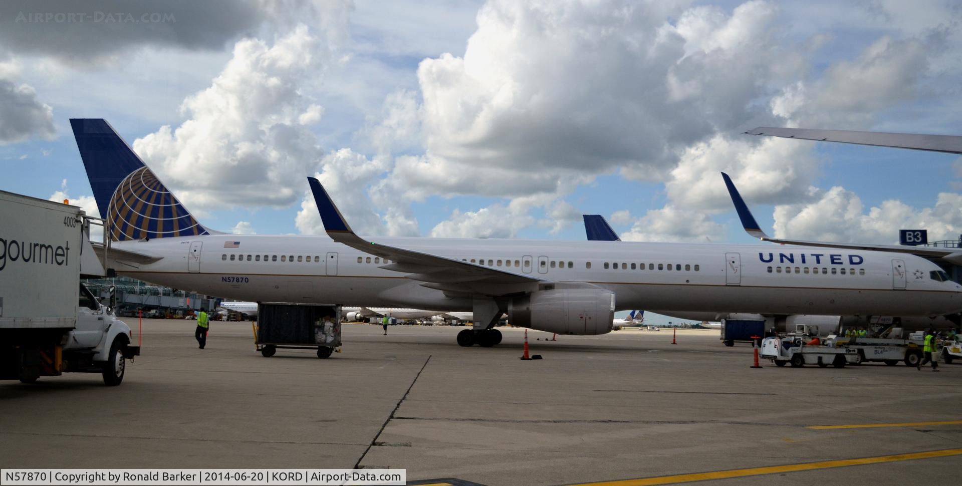 N57870, 2003 Boeing 757-33N C/N 33525, Gate B3 O'Hare