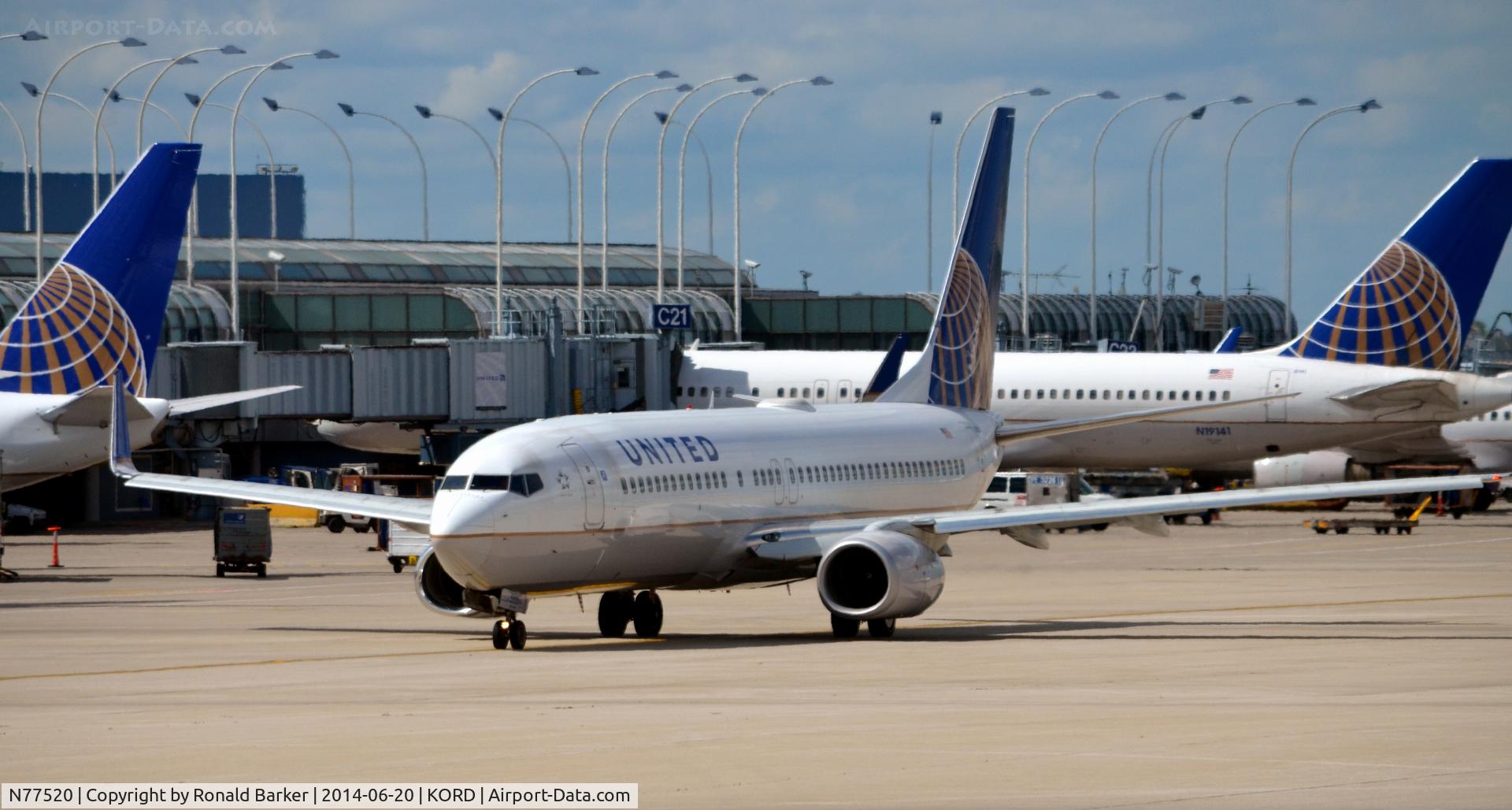 N77520, 2010 Boeing 737-824 C/N 31658, Taxi O'Hare