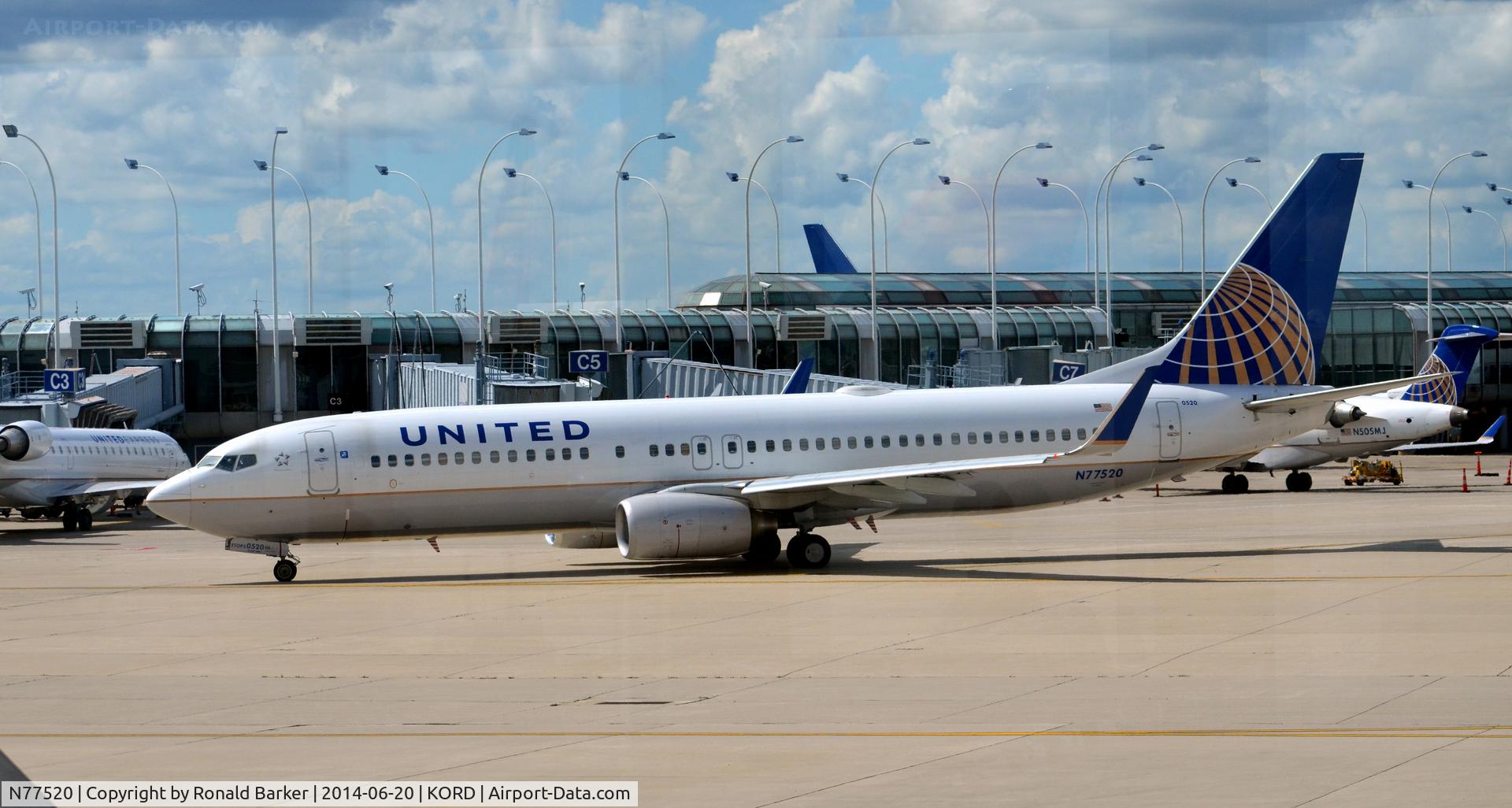 N77520, 2010 Boeing 737-824 C/N 31658, Taxi O'Hare