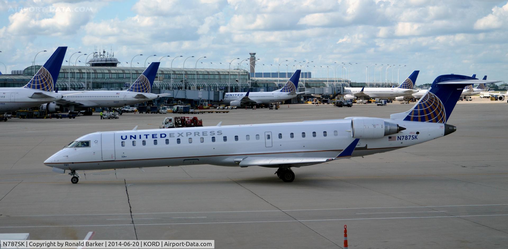 N787SK, 2009 Bombardier CRJ-700 (CL-600-2C10) Regional Jet C/N 10288, Taxi for takeoff O'Hare