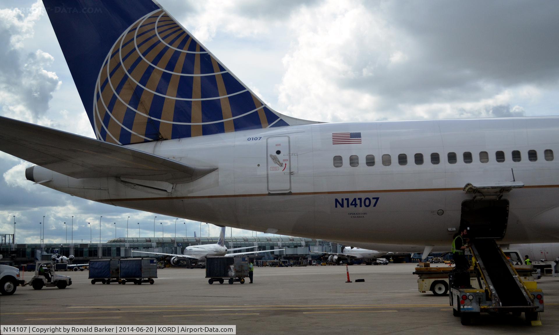 N14107, 1994 Boeing 757-224 C/N 27297, At the gate O'Hare