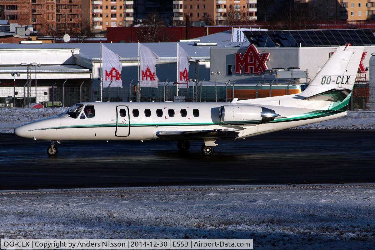 OO-CLX, 1999 Cessna 560 Citation Ultra C/N 560-0537, Lining up runway 30.