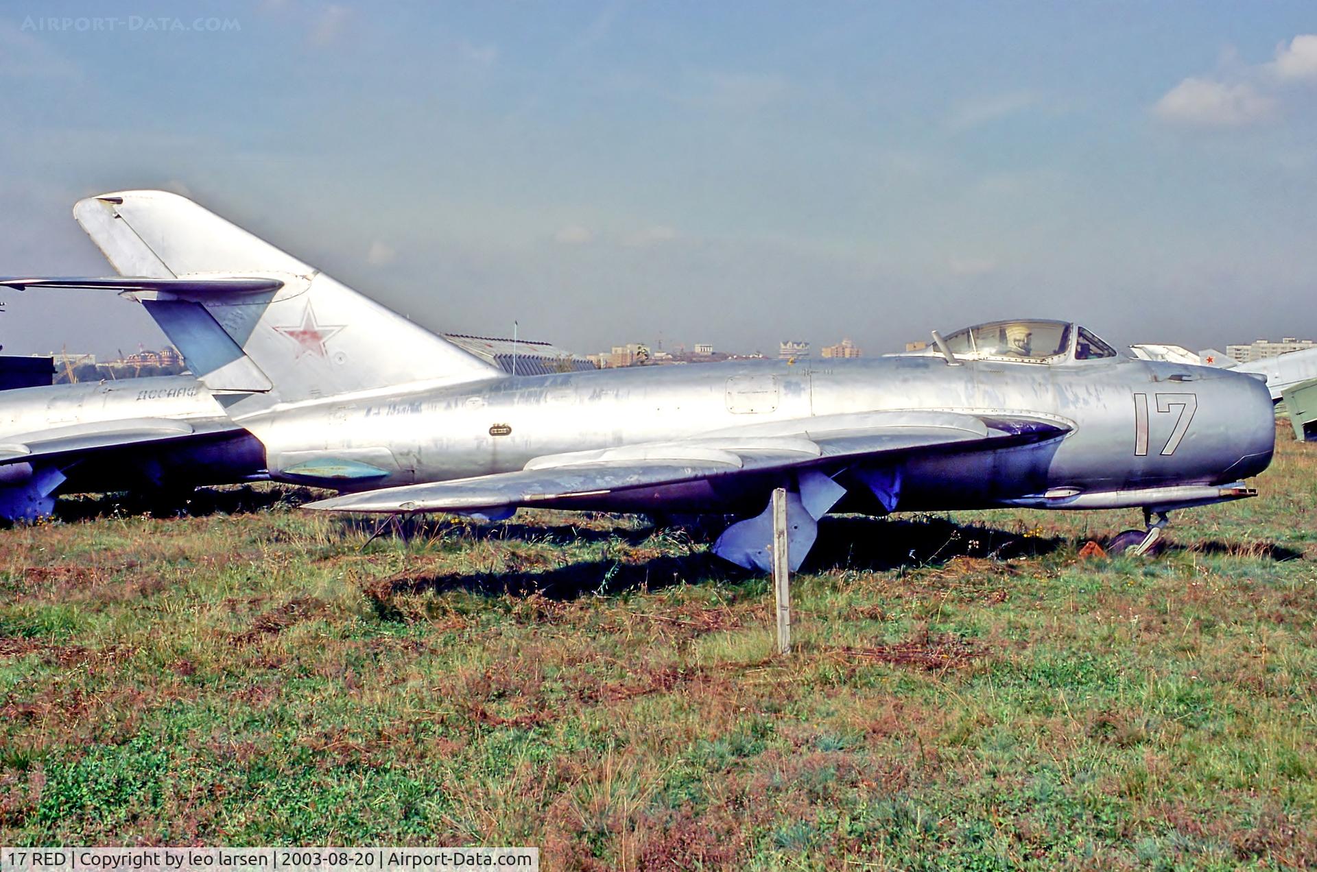 17 RED, Mikoyan-Gurevich MiG-17 C/N 1215391, Khodinka Moscow