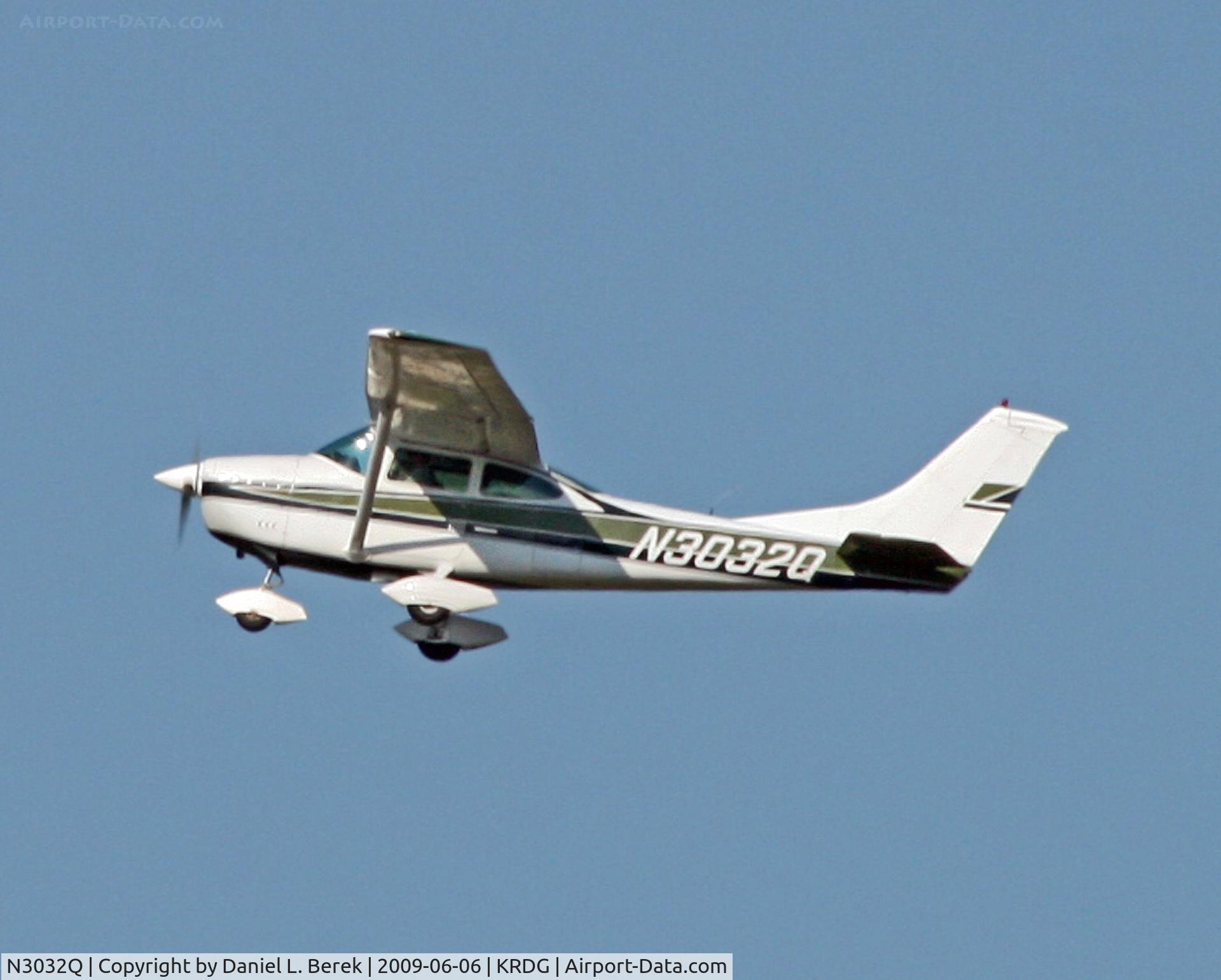 N3032Q, 1967 Cessna 182K Skylane C/N 18258032, A Skylane takes off during the 2009 World War II Weekend in Reading, PA.