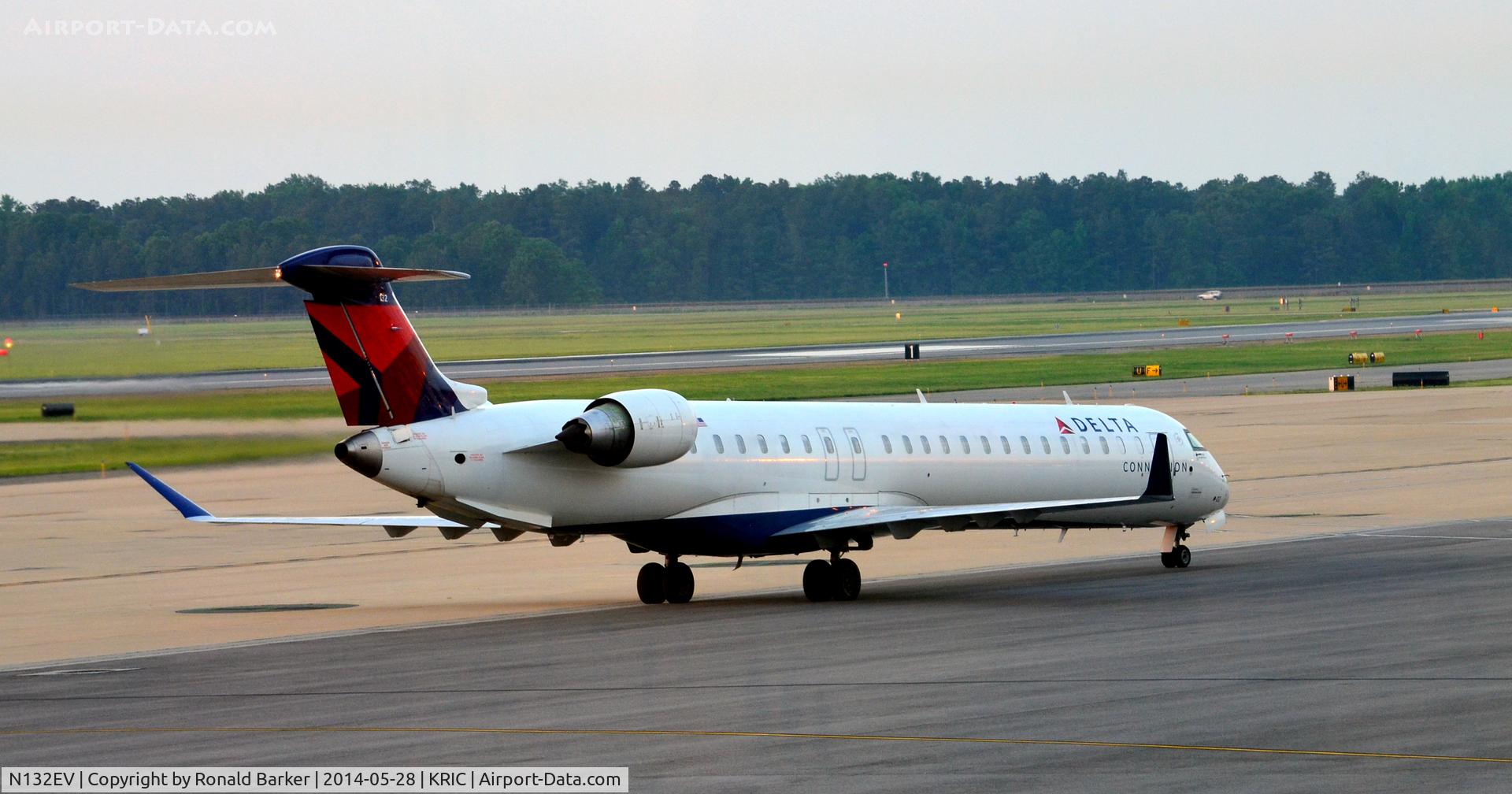 N132EV, 2008 Bombardier CRJ-900ER (CL-600-2D24) C/N 15219, Taxi Richmond
