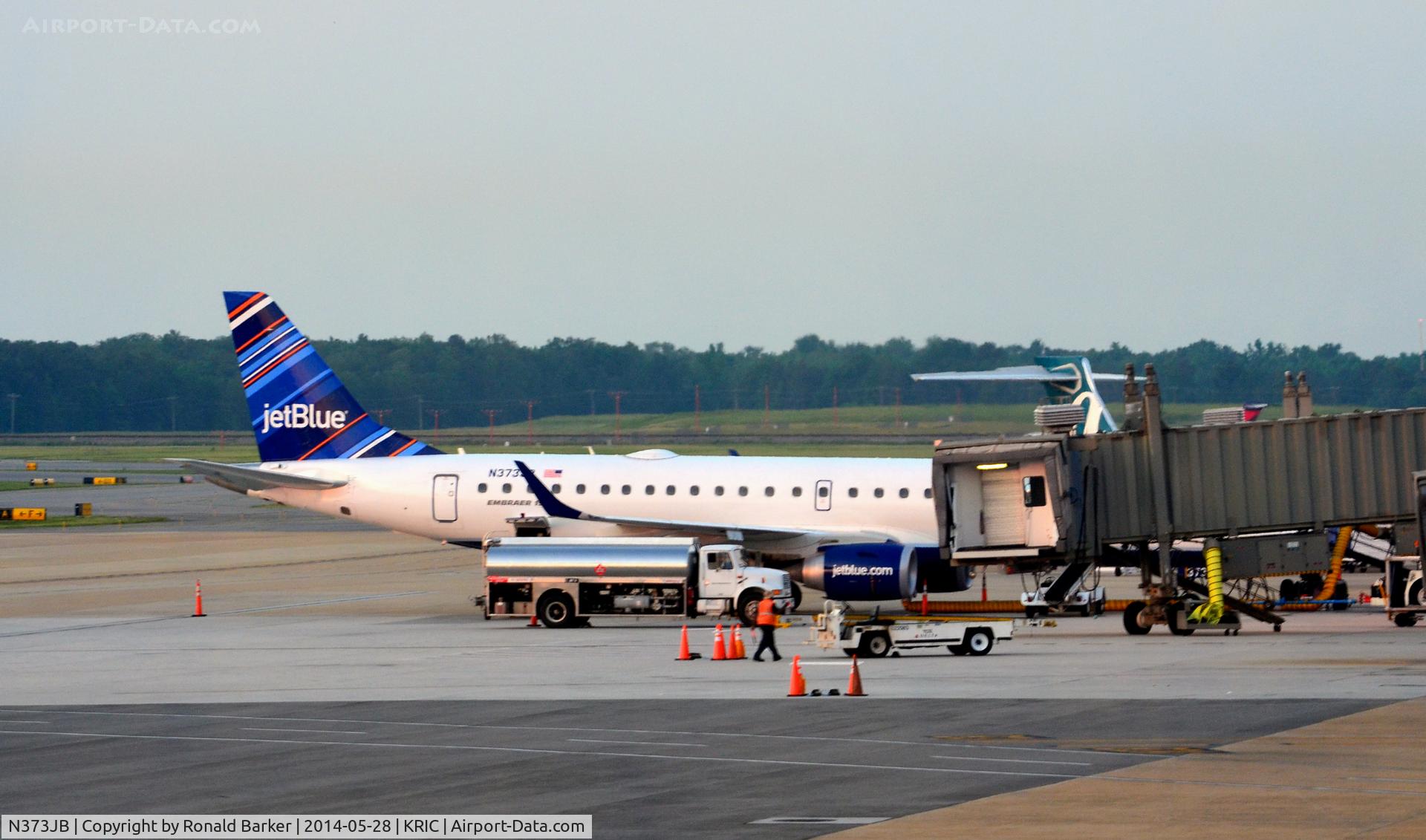 N373JB, 2013 Embraer ERJ-190-100 IGW C/N 19000624, At the gate Richmond
