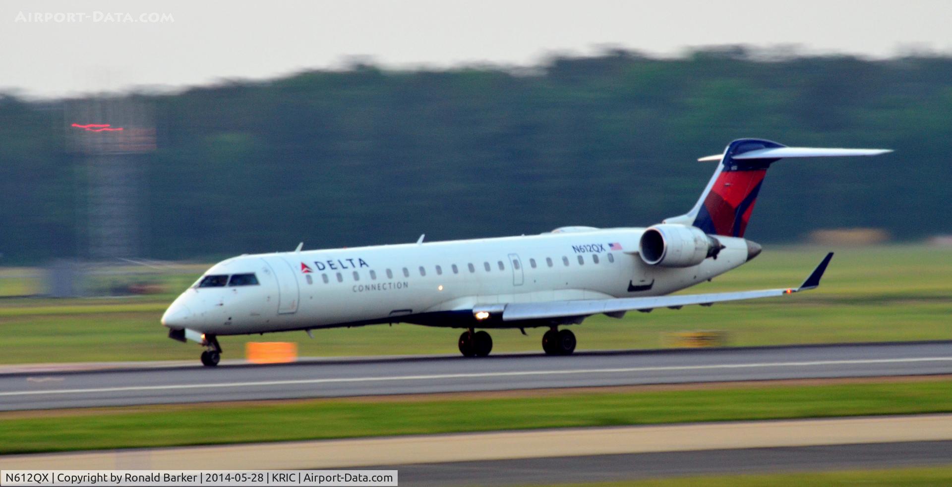 N612QX, 2002 Bombardier CRJ-701 (CL-600-2C10) Regional Jet C/N 10042, Takeoff Richmond