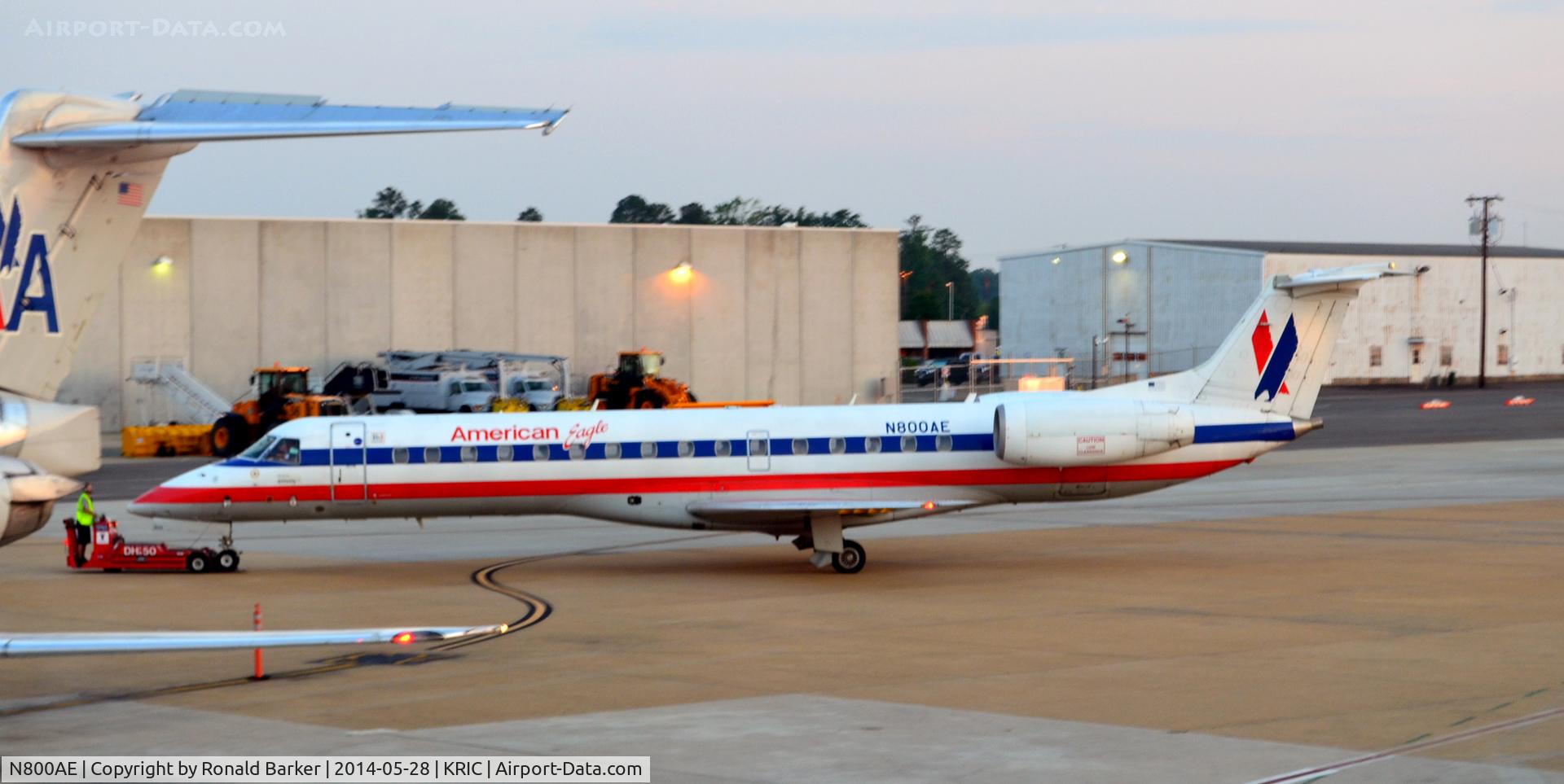N800AE, 2001 Embraer ERJ-140LR (EMB-135KL) C/N 145425, Pushback Richmond