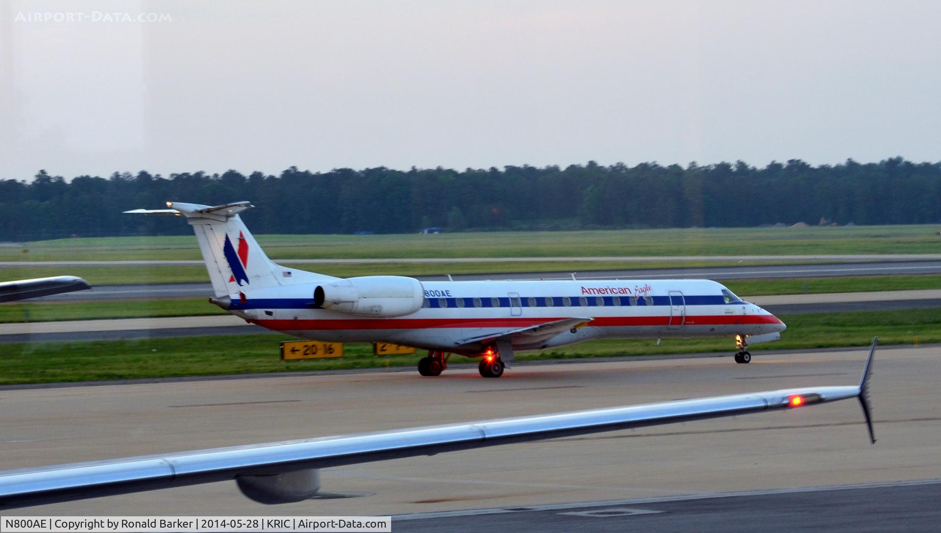 N800AE, 2001 Embraer ERJ-140LR (EMB-135KL) C/N 145425, Taxi Richmond