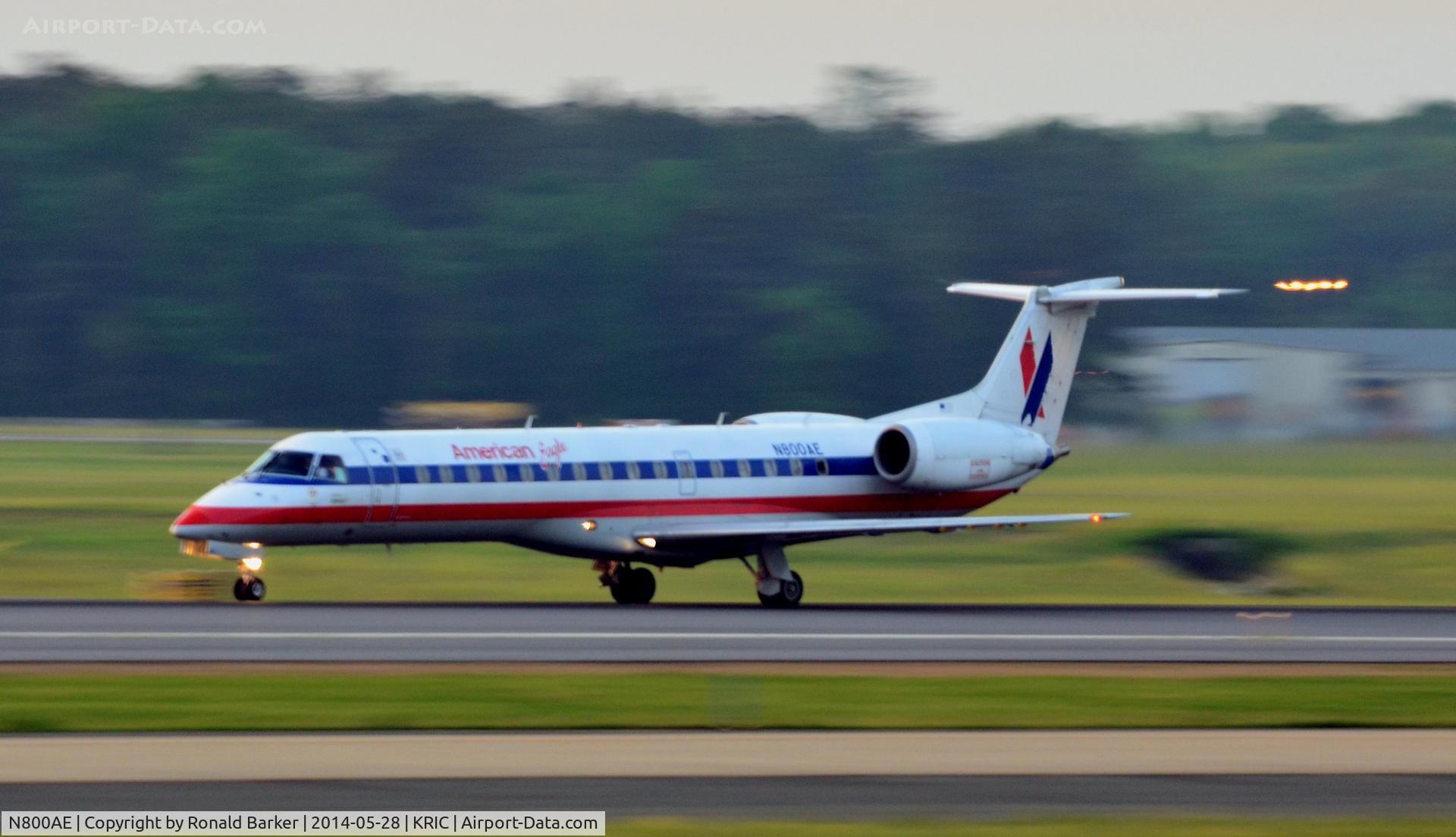 N800AE, 2001 Embraer ERJ-140LR (EMB-135KL) C/N 145425, Takeoff Richmond