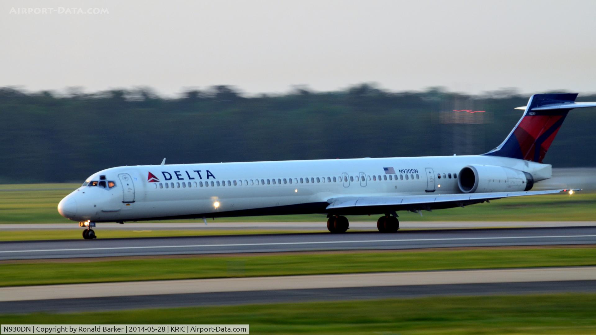 N930DN, 1996 McDonnell Douglas MD-90-30 C/N 53458, Takeoff Richmond