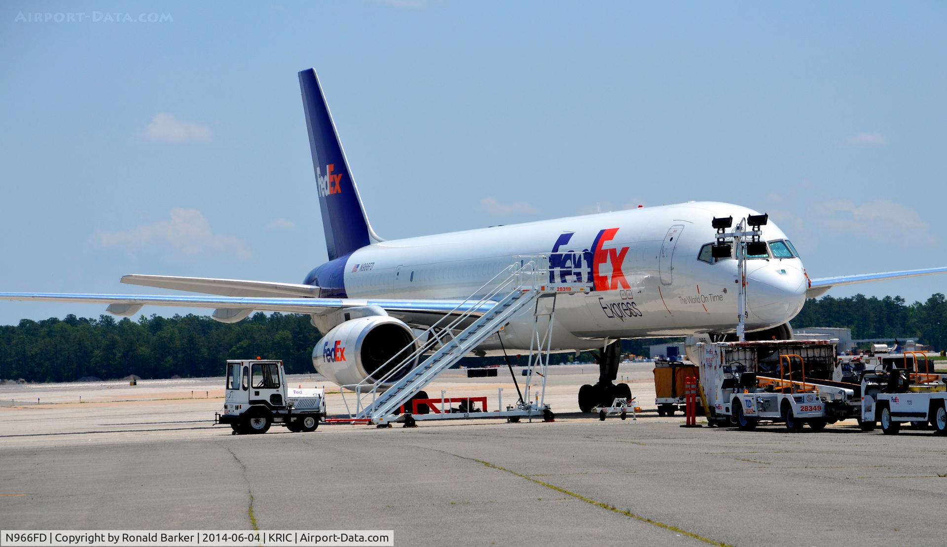 N966FD, 1993 Boeing 757-204(SF) C/N 25626, On the ramp Richmond