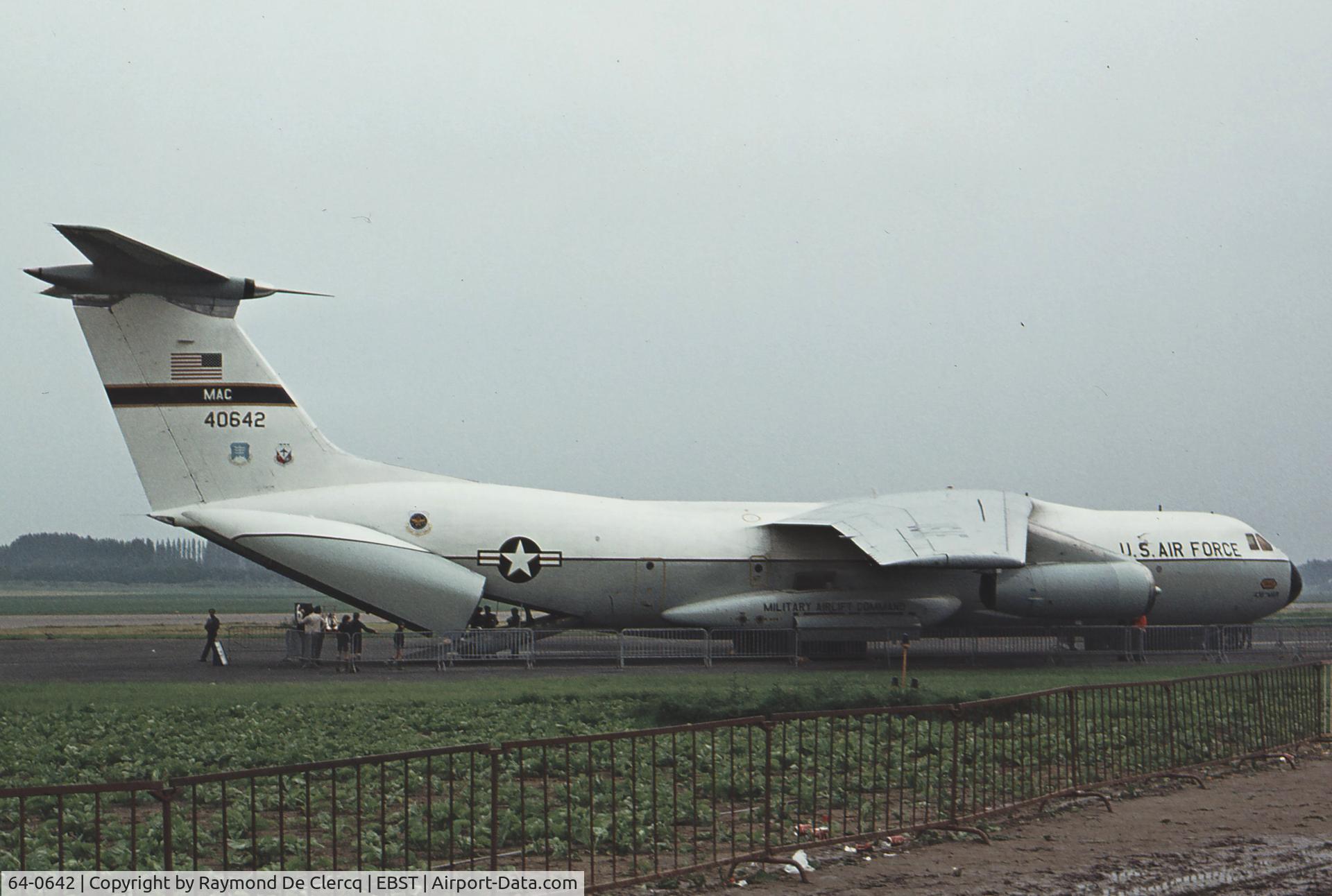 64-0642, 1964 Lockheed C-141A Starlifter C/N 300-6055, BAF airshow in july 1977.
